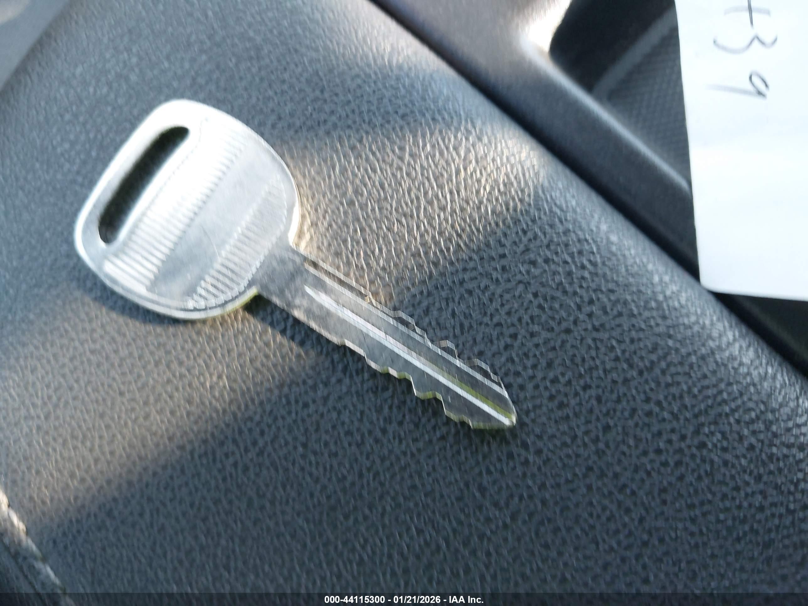 CHEVROLET SUBURBAN image 11