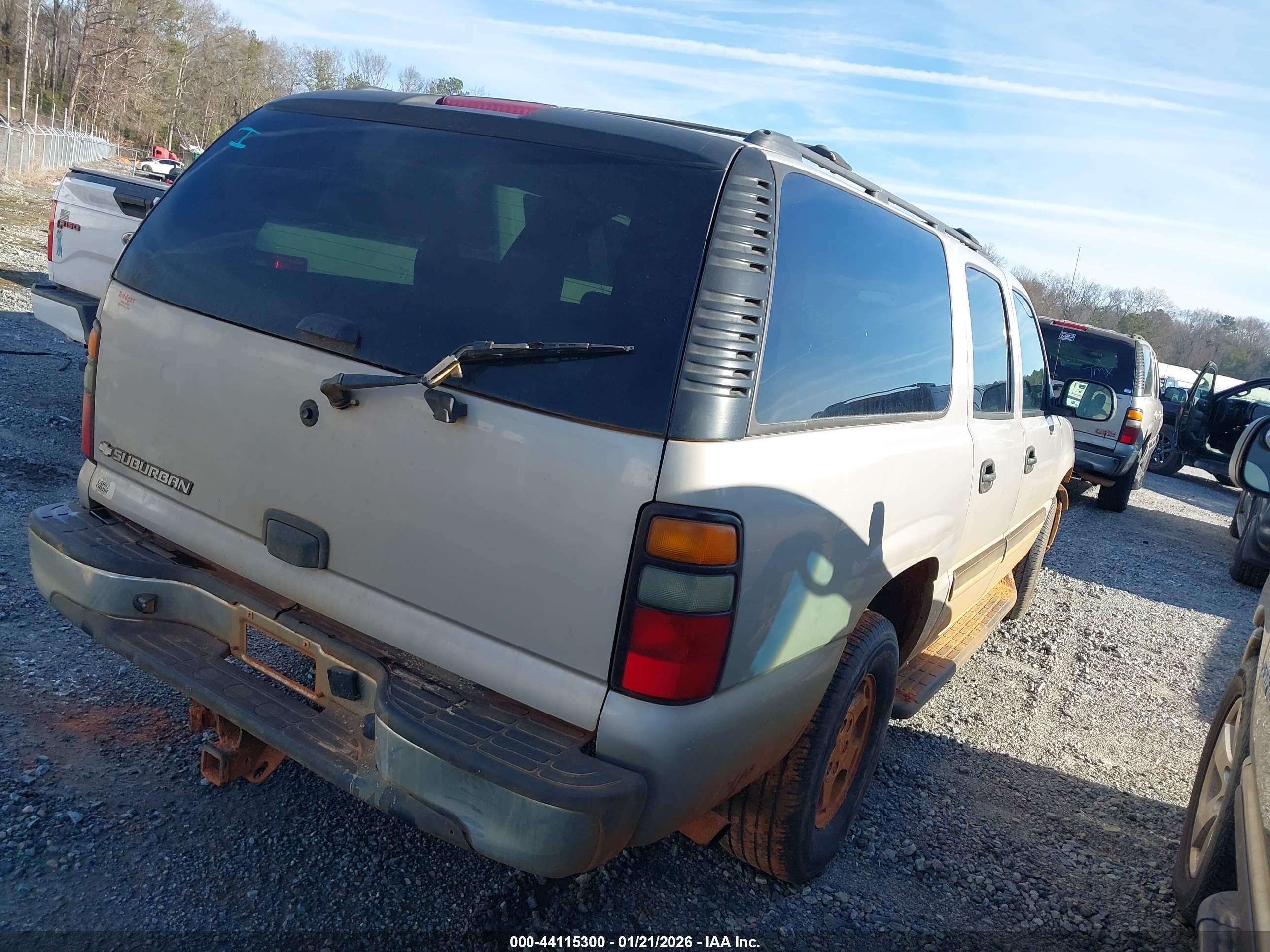 CHEVROLET SUBURBAN image 4