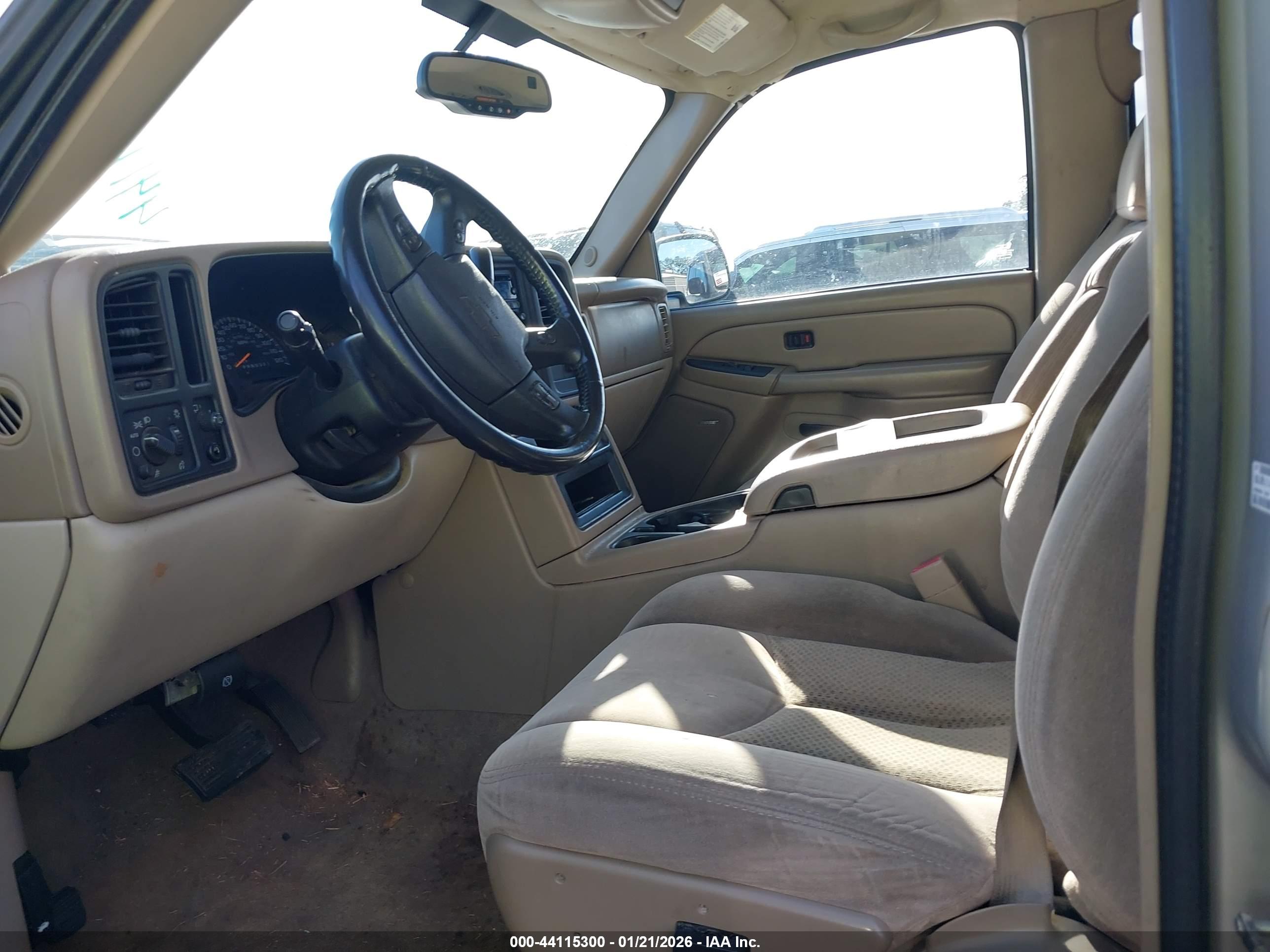 CHEVROLET SUBURBAN image 5