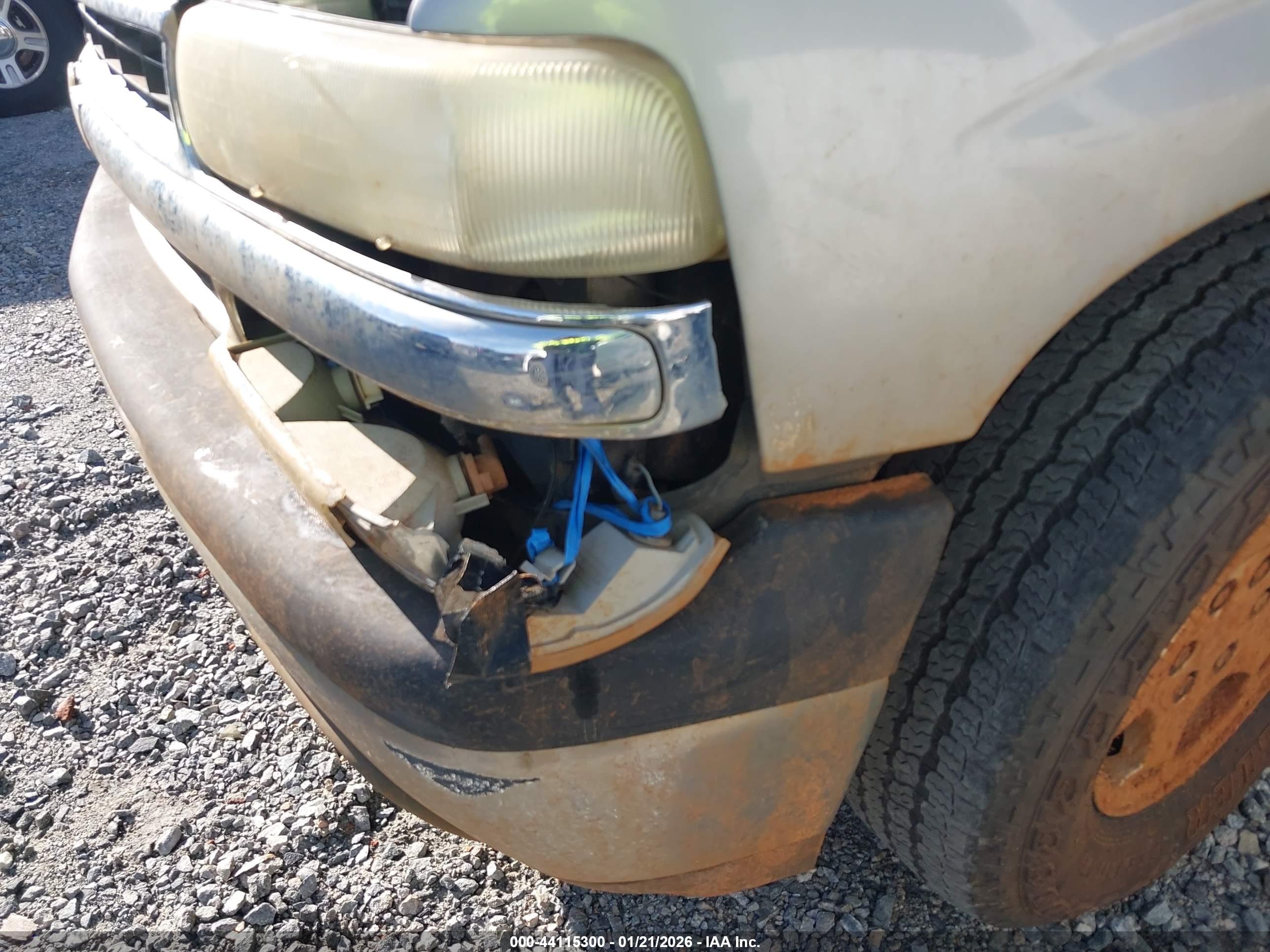 CHEVROLET SUBURBAN image 6