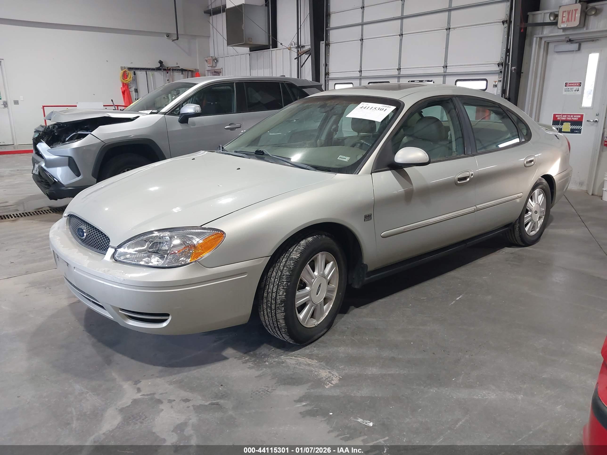 FORD TAURUS image 2