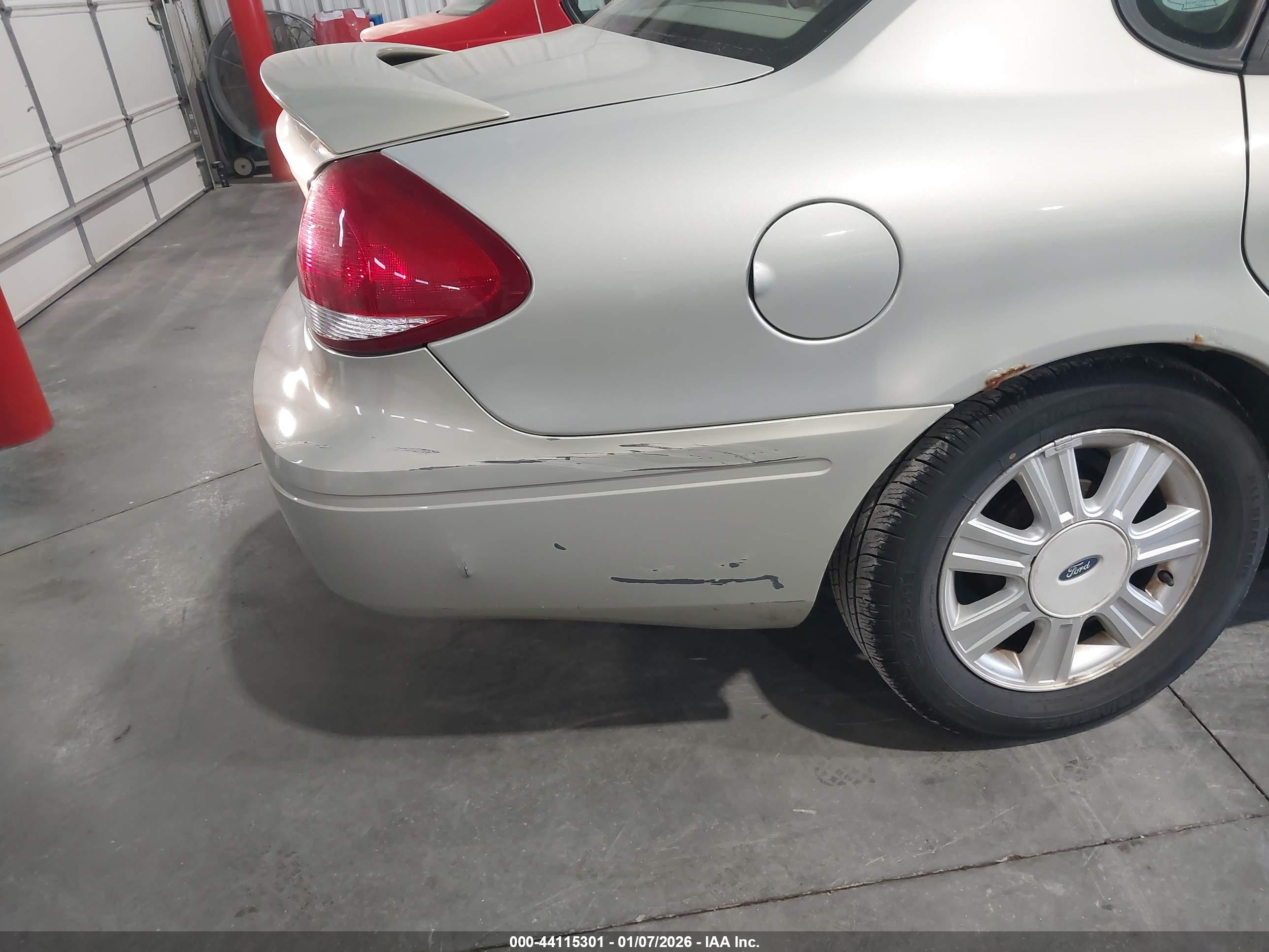 FORD TAURUS image 6