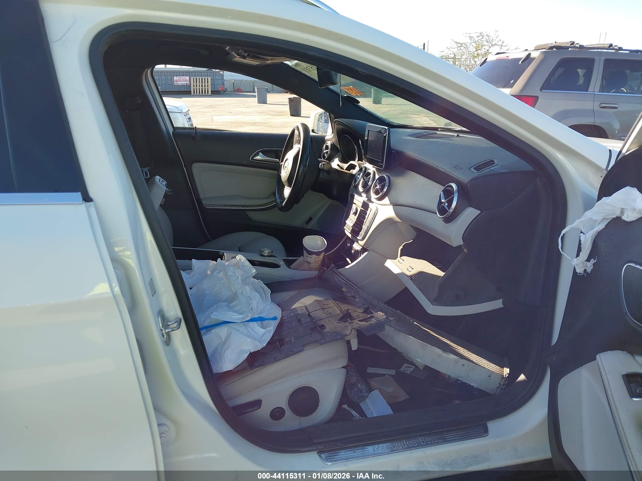 MERCEDES-BENZ GLA image 5