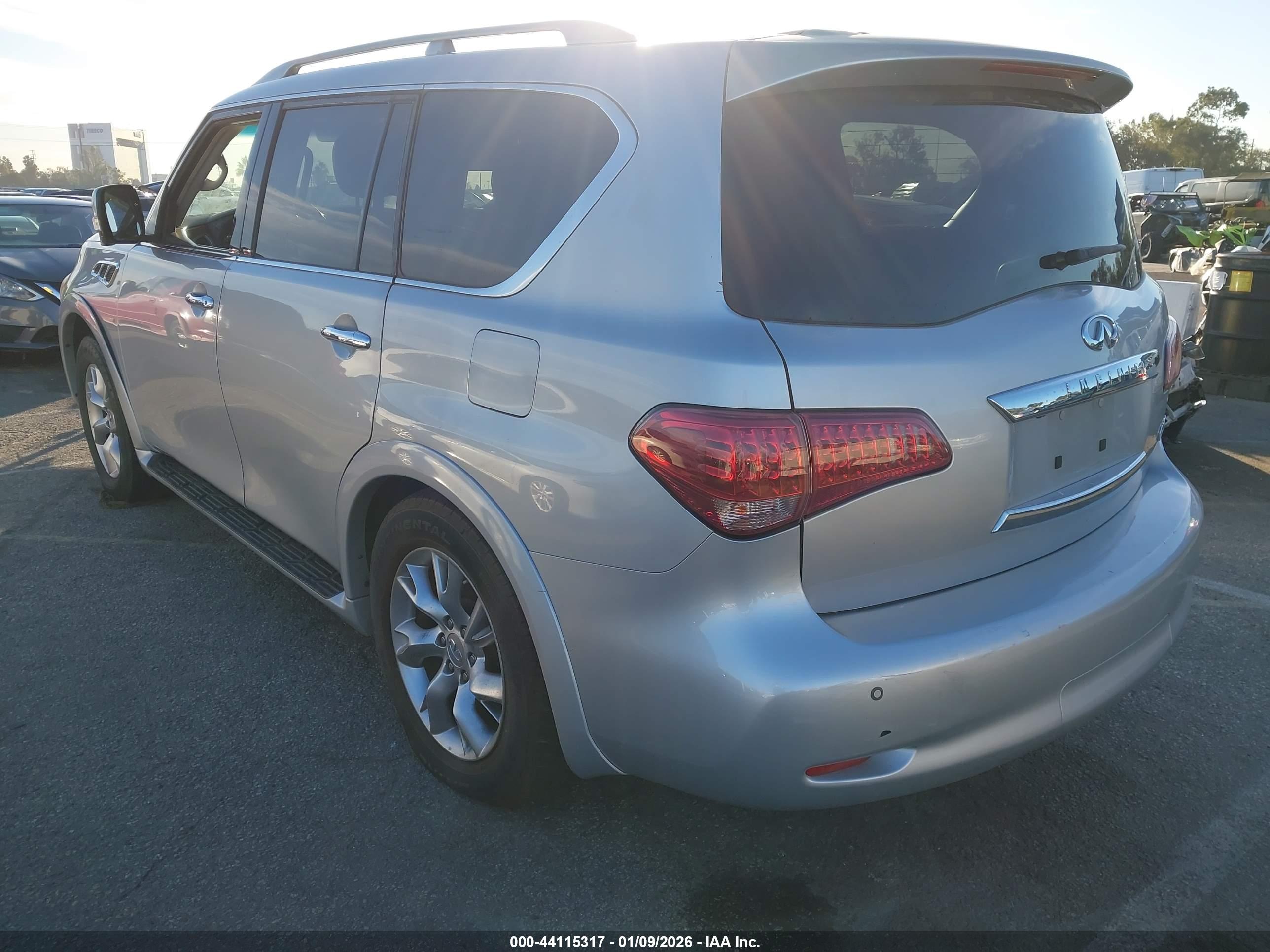 INFINITI QX56 image 3