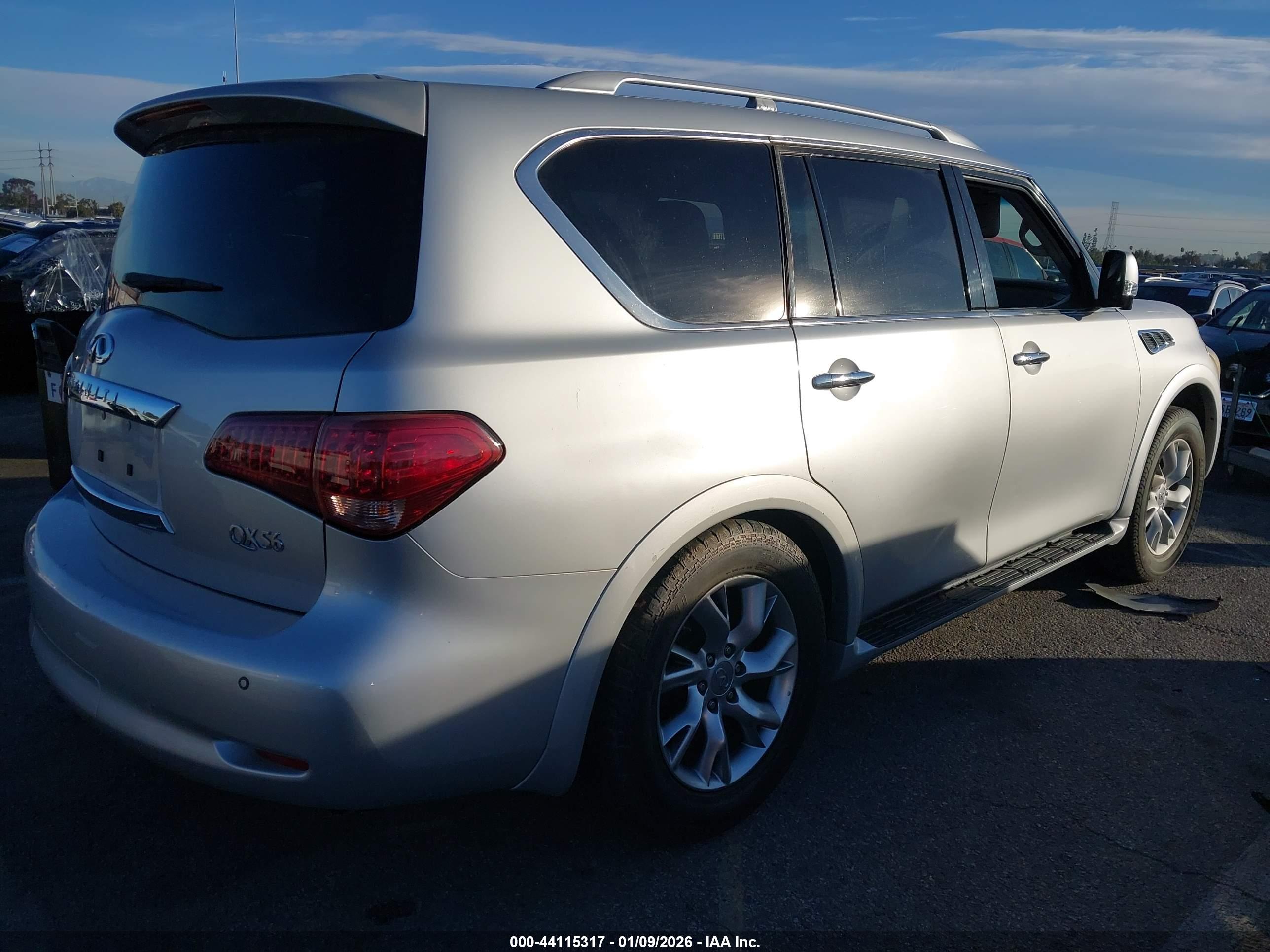 INFINITI QX56 image 4