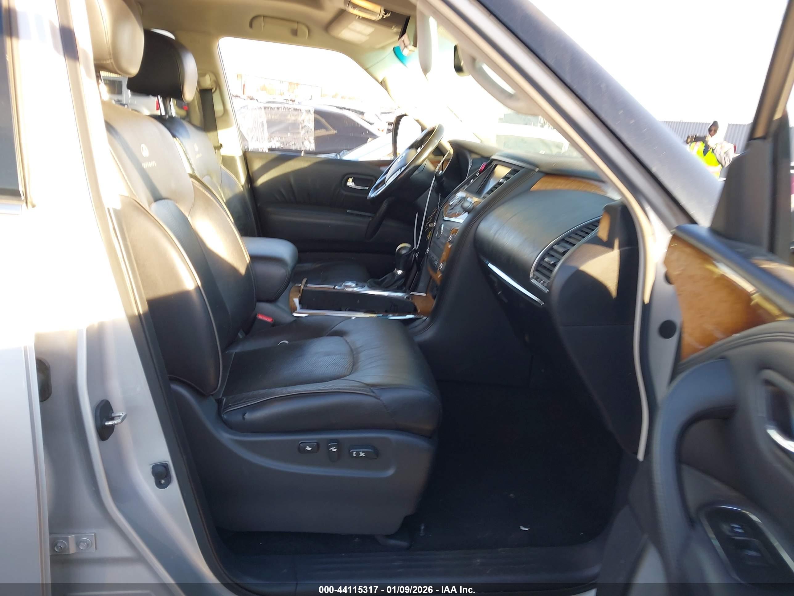 INFINITI QX56 image 5