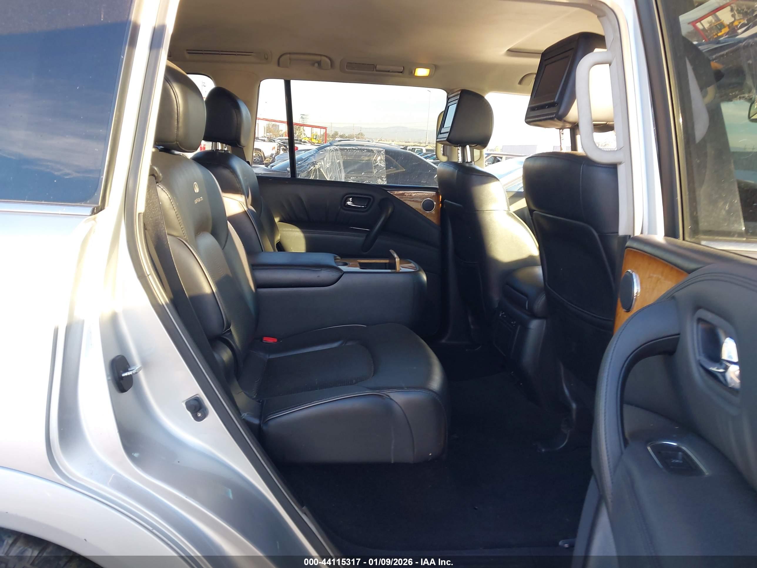 INFINITI QX56 image 8