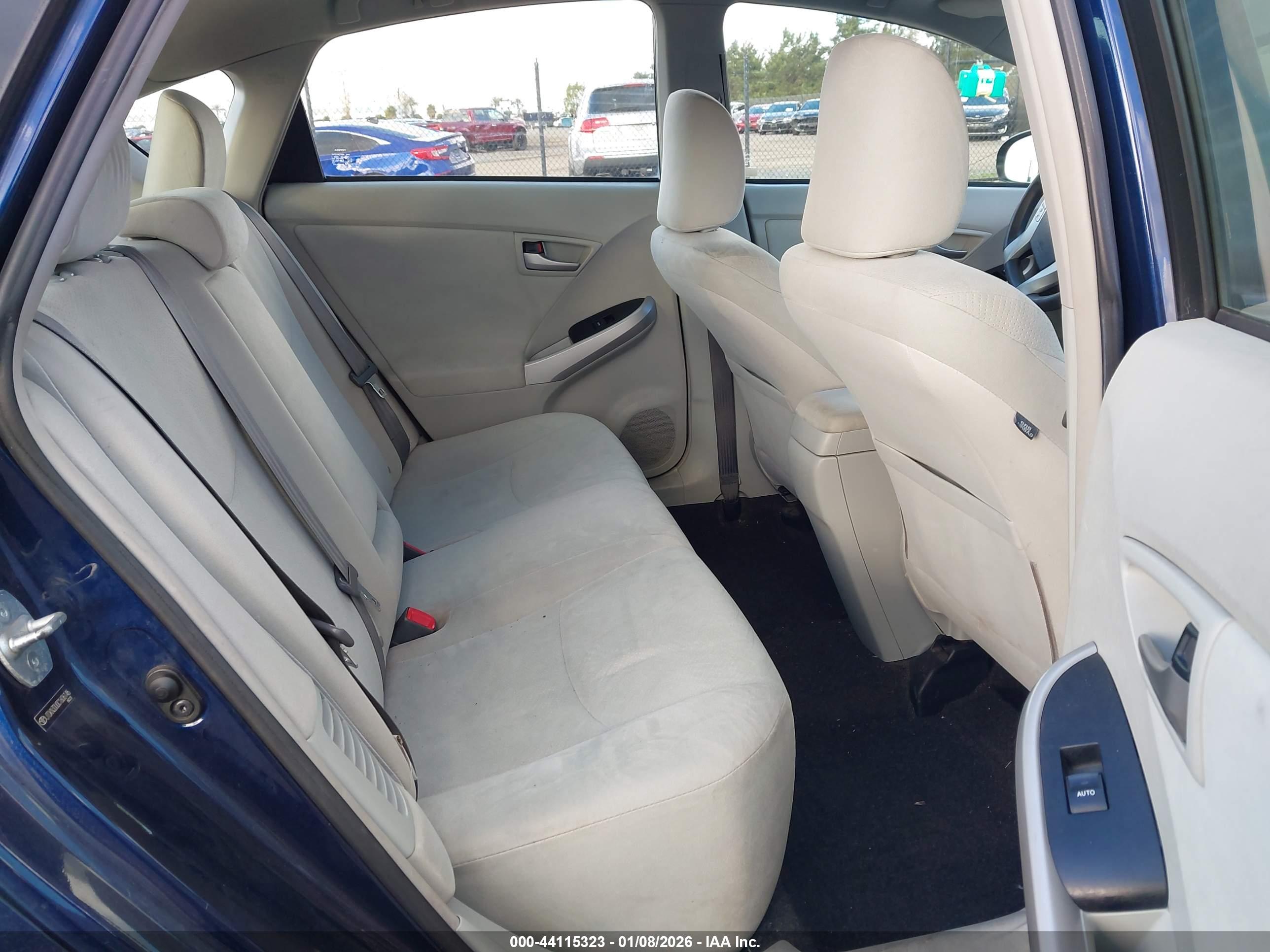 TOYOTA PRIUS image 8