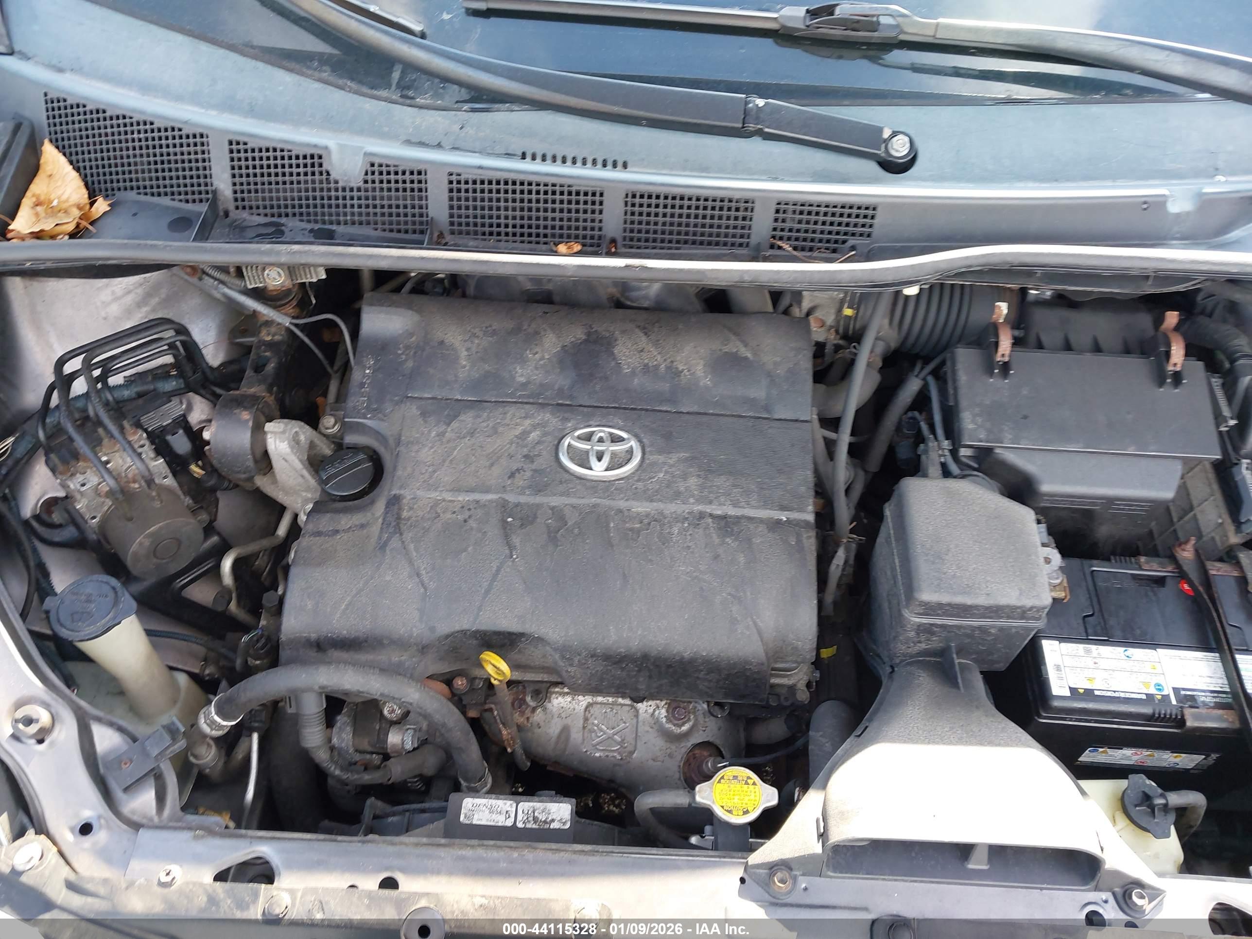 TOYOTA SIENNA image 10