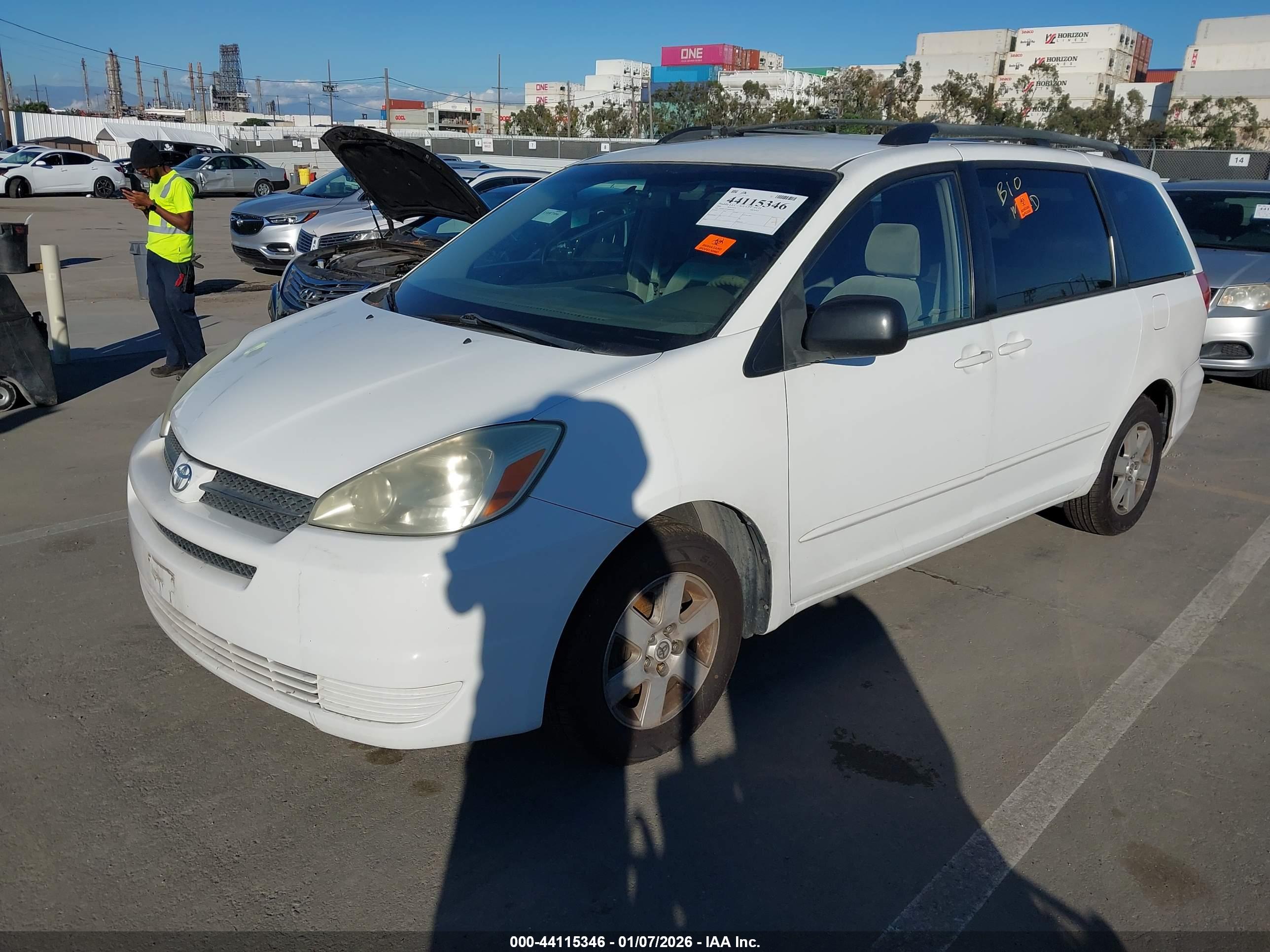 TOYOTA SIENNA image 2