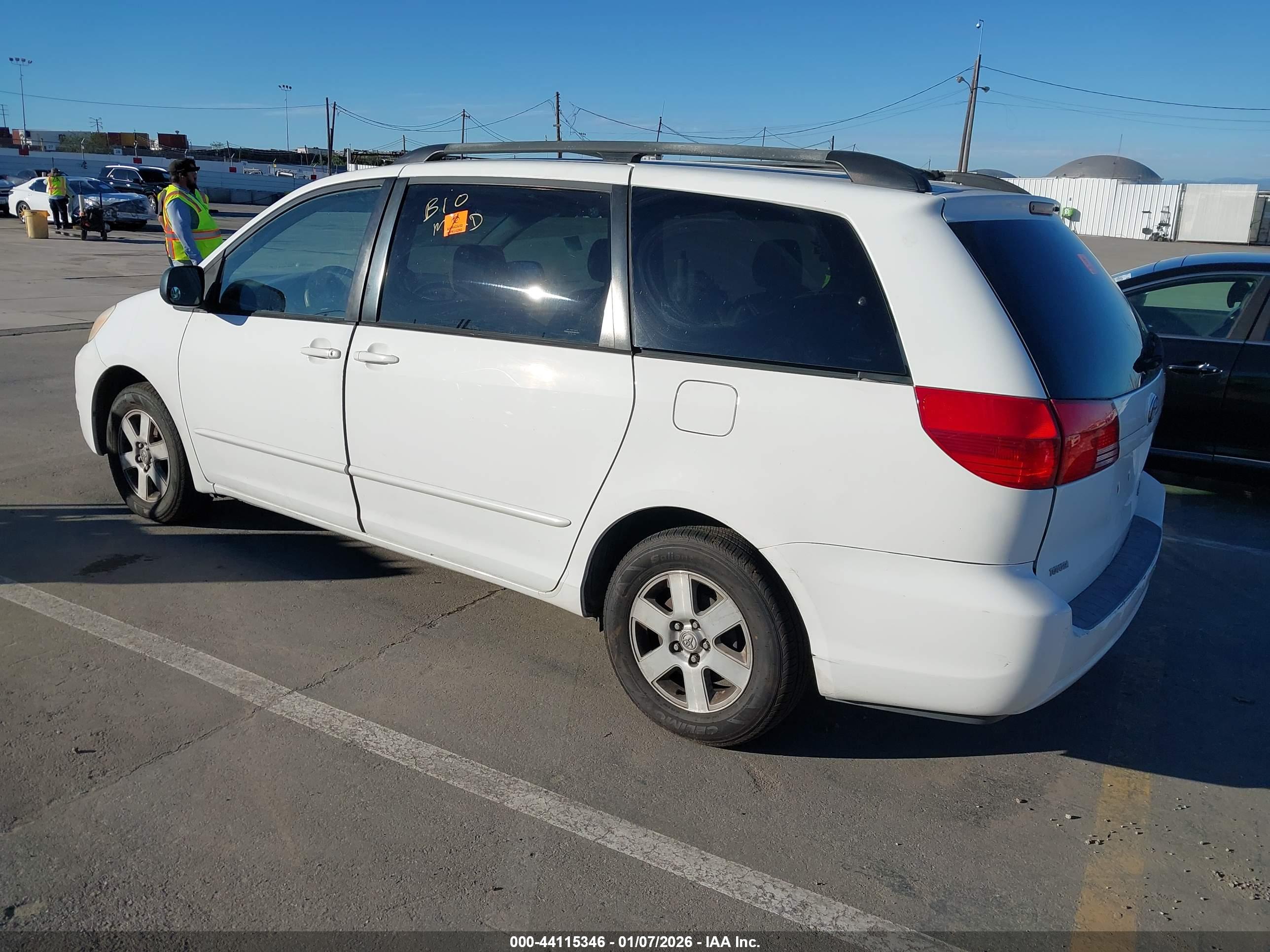 TOYOTA SIENNA image 3