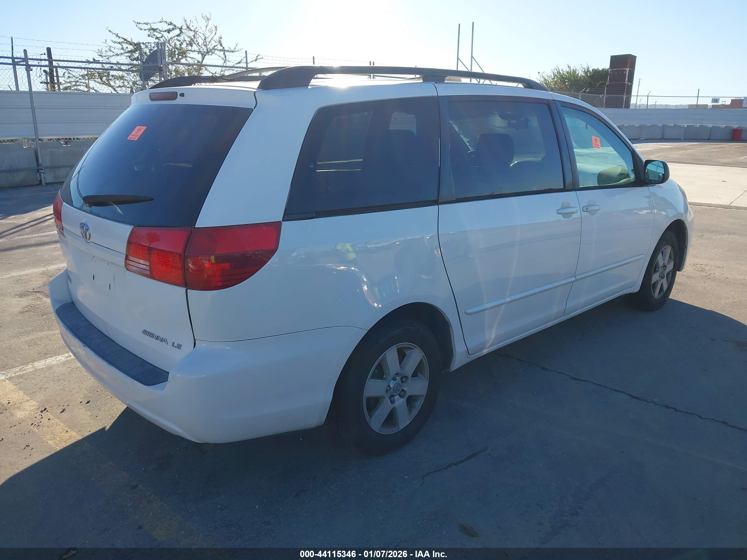 TOYOTA SIENNA image 4