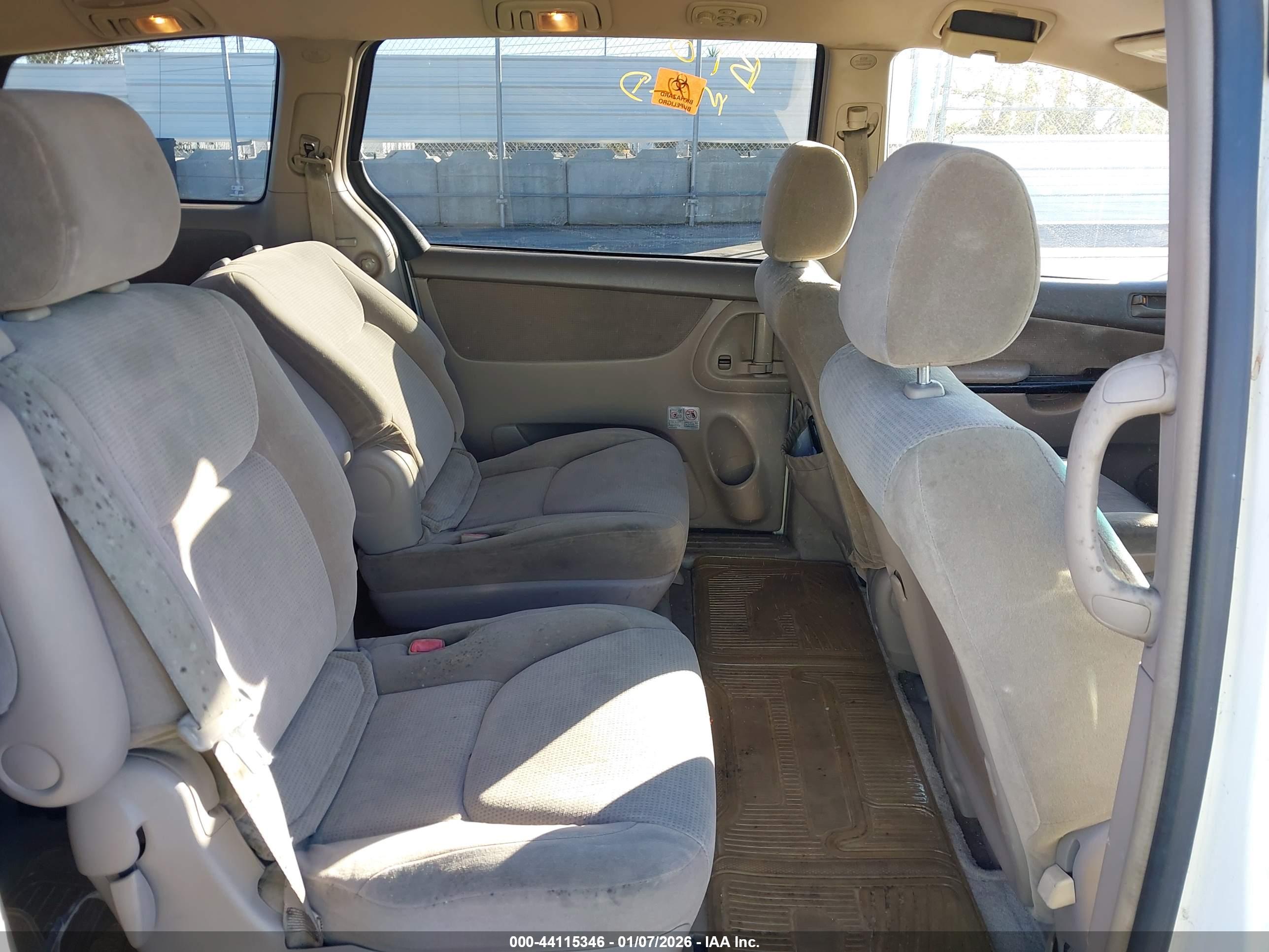 TOYOTA SIENNA image 8