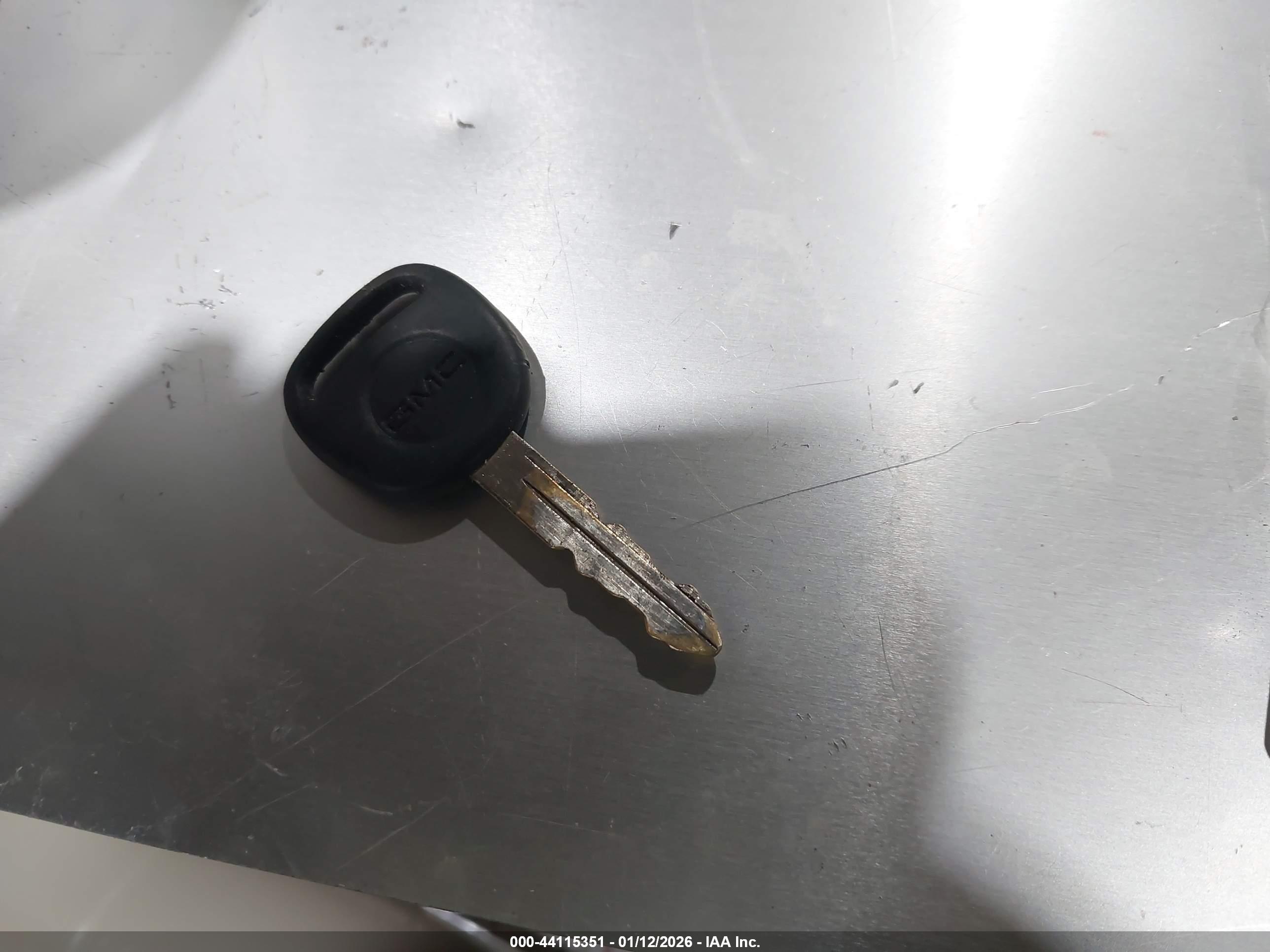 GMC SIERRA image 11