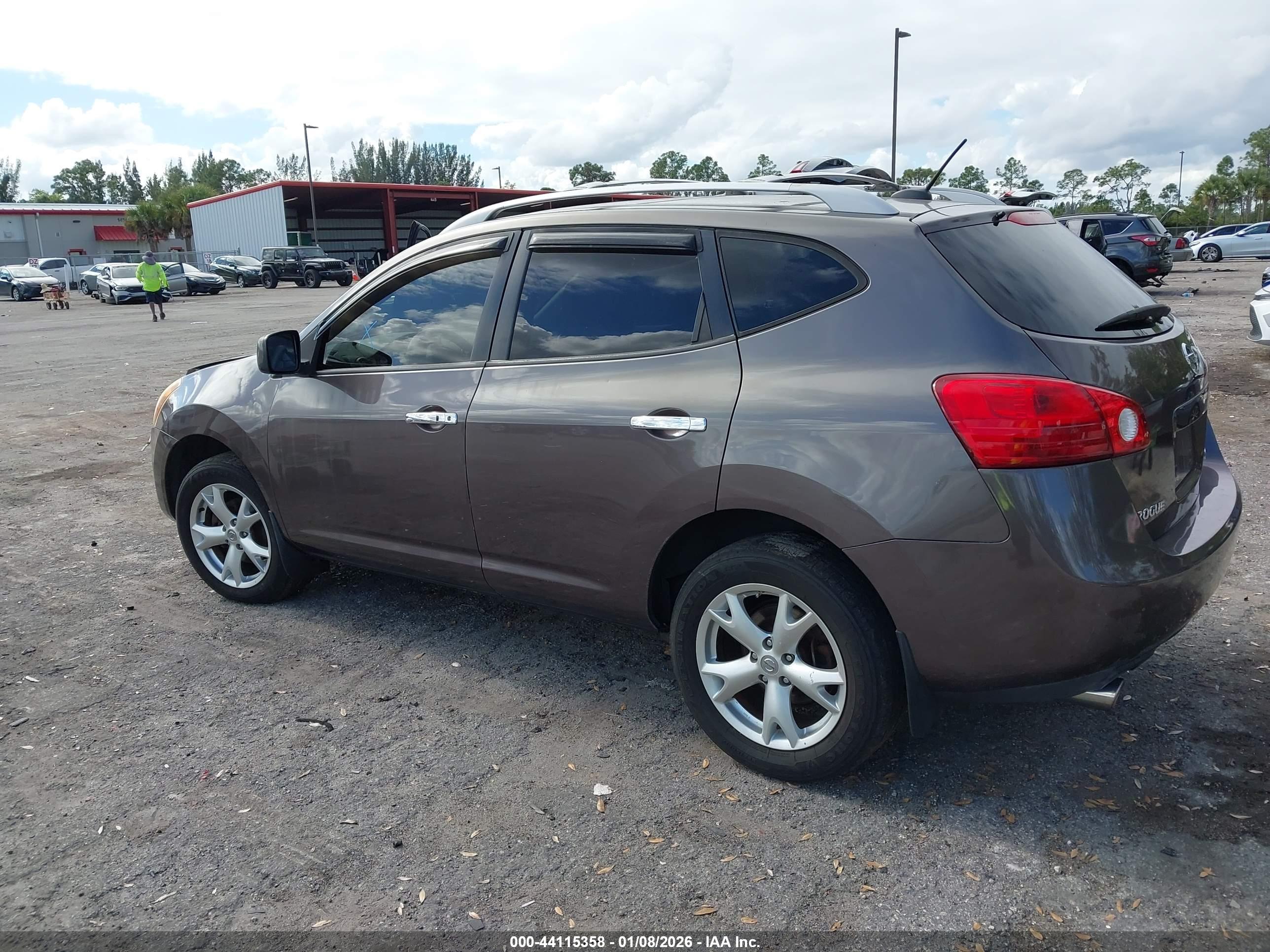 NISSAN ROGUE image 3