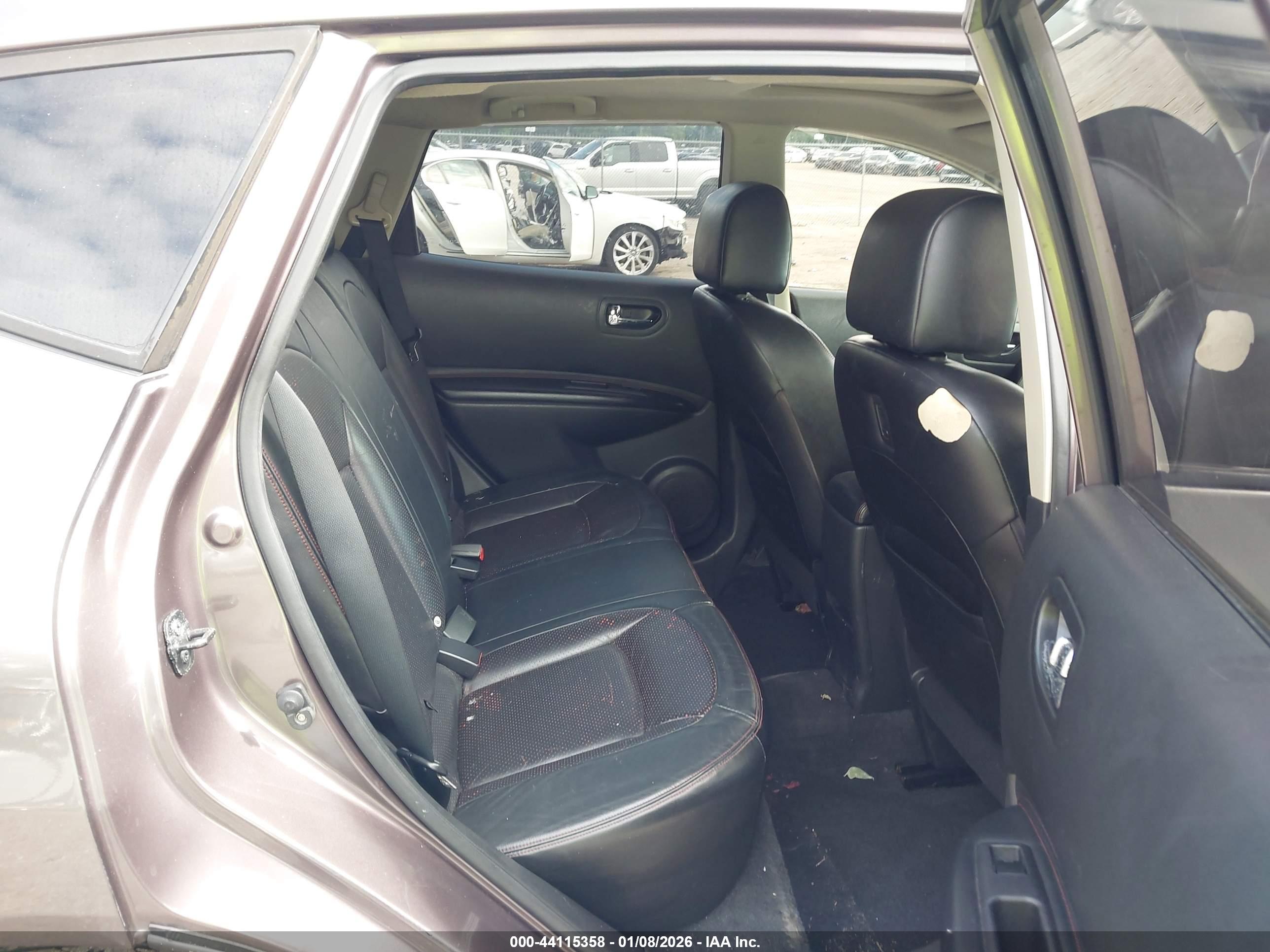 NISSAN ROGUE image 8