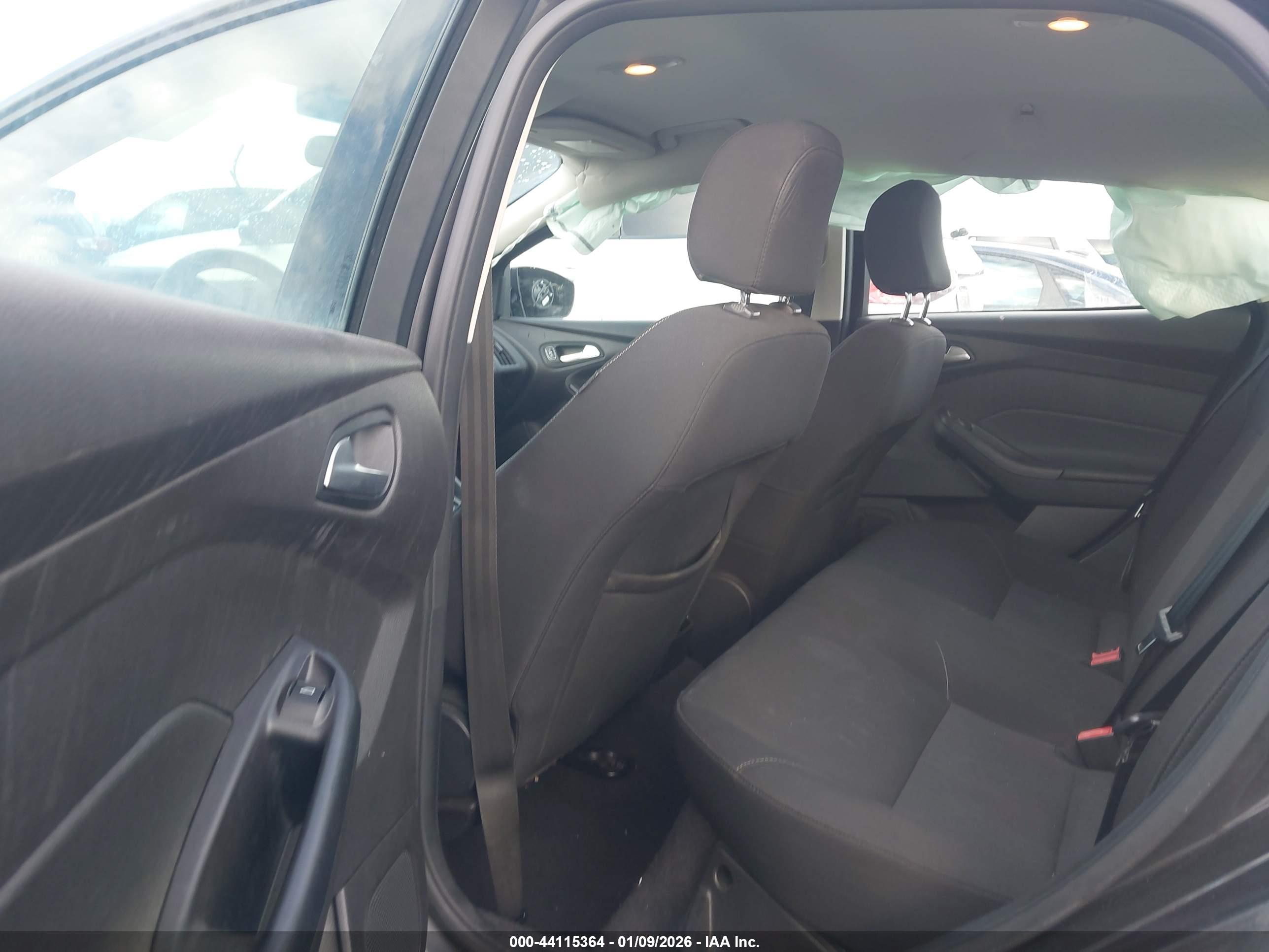 FORD FOCUS image 8