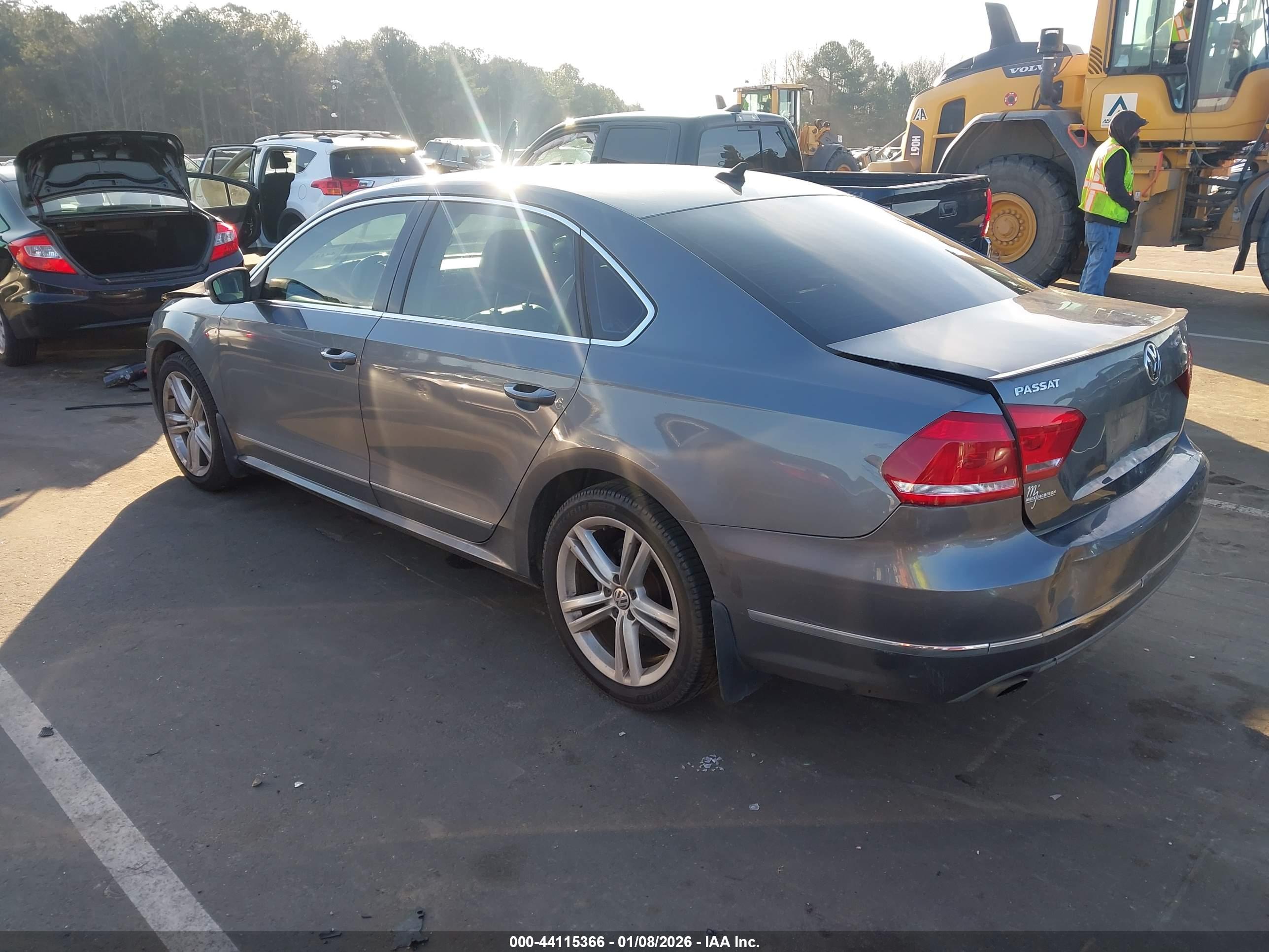 VOLKSWAGEN PASSAT image 3