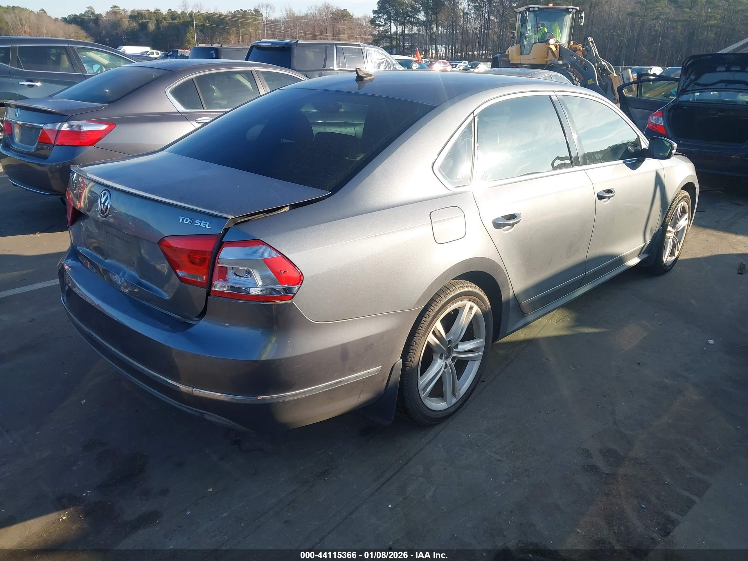 VOLKSWAGEN PASSAT image 4