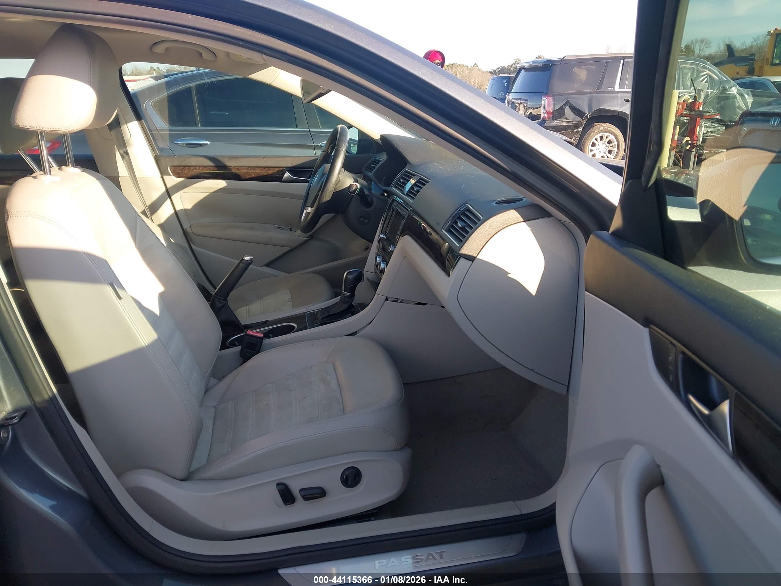VOLKSWAGEN PASSAT image 5