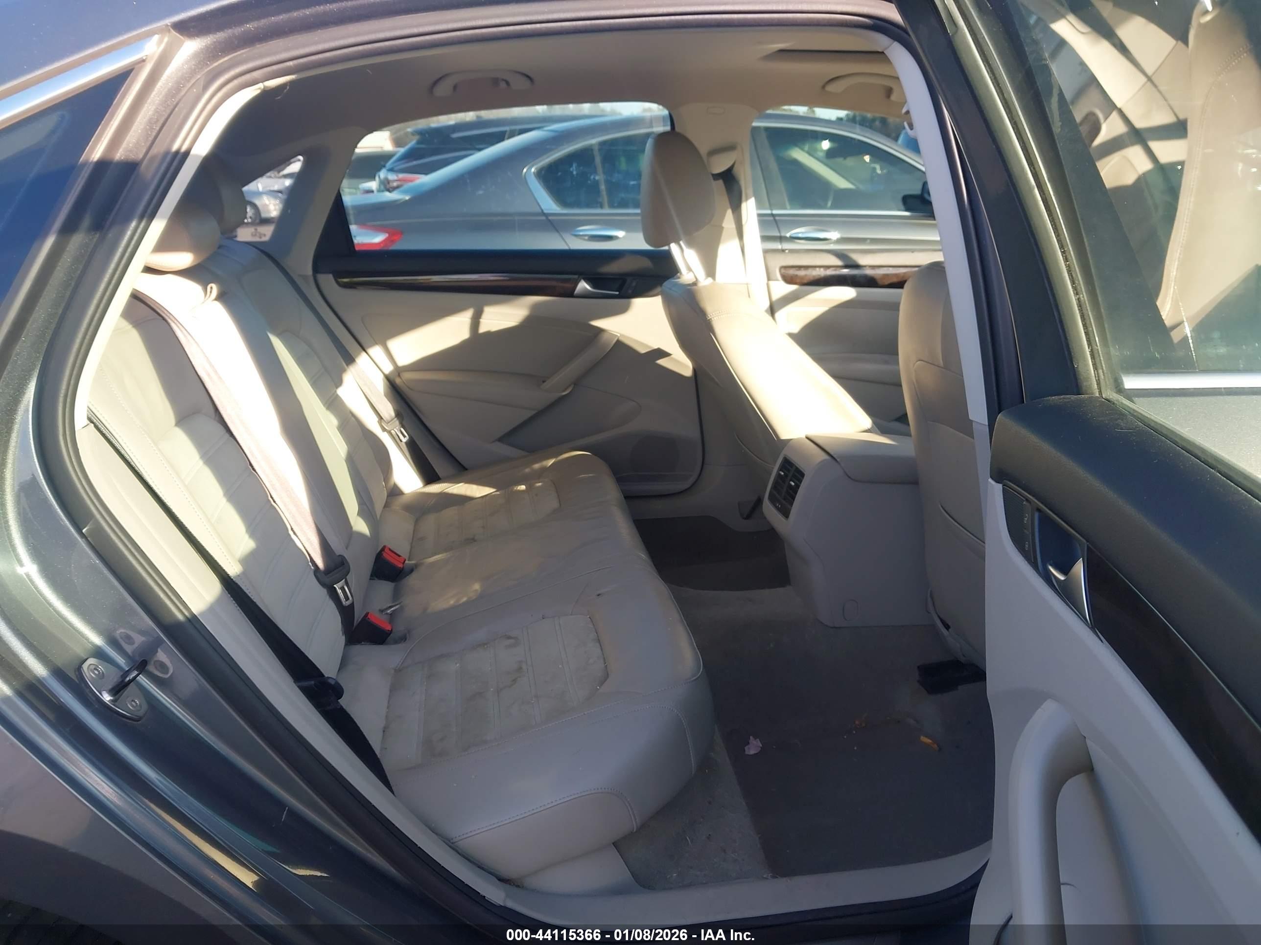 VOLKSWAGEN PASSAT image 8