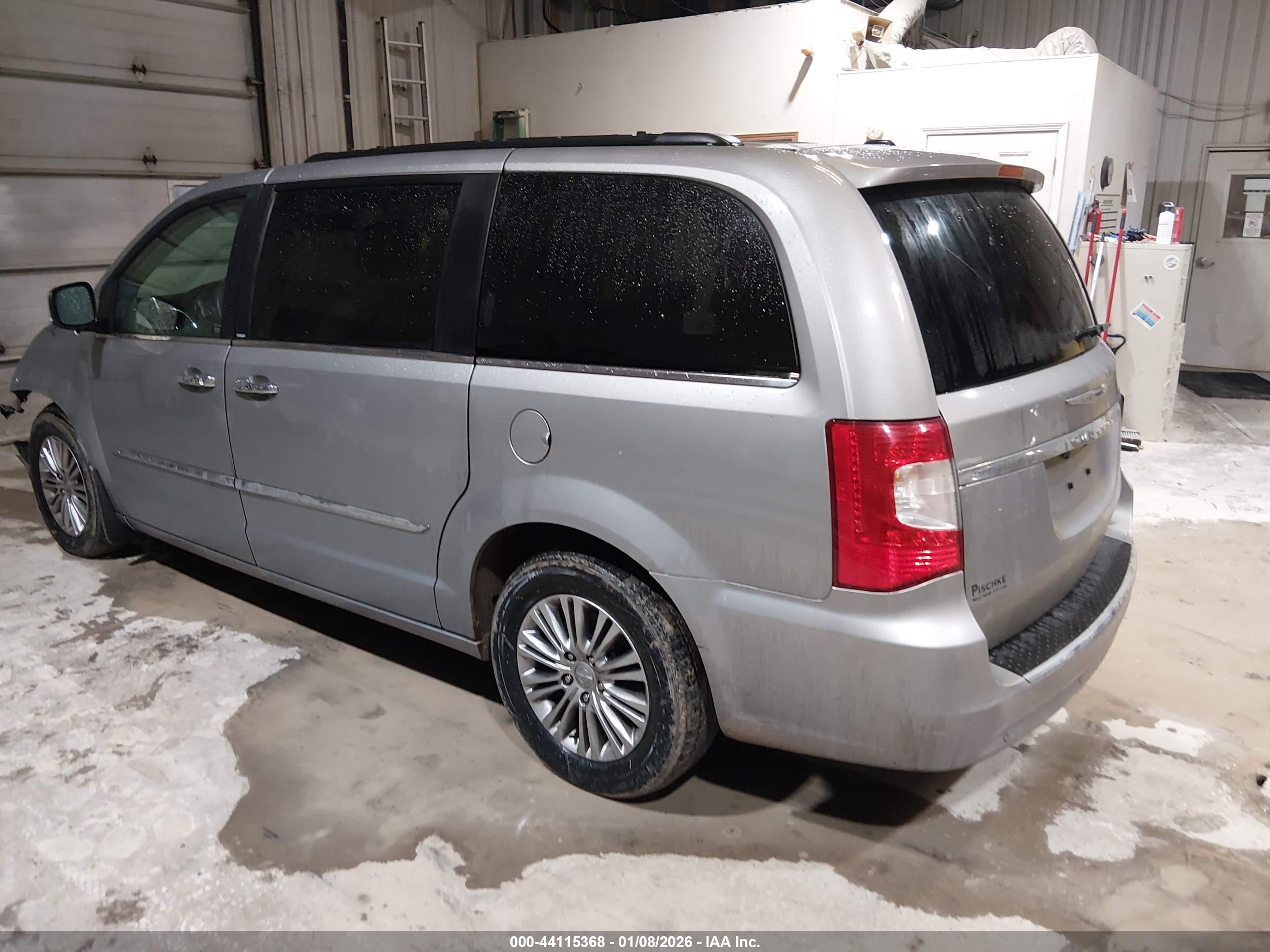 CHRYSLER TOWN image 3