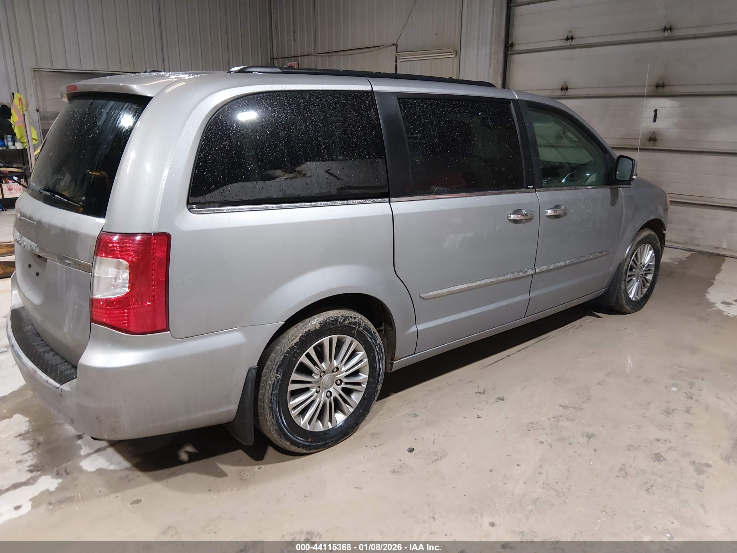 CHRYSLER TOWN image 4