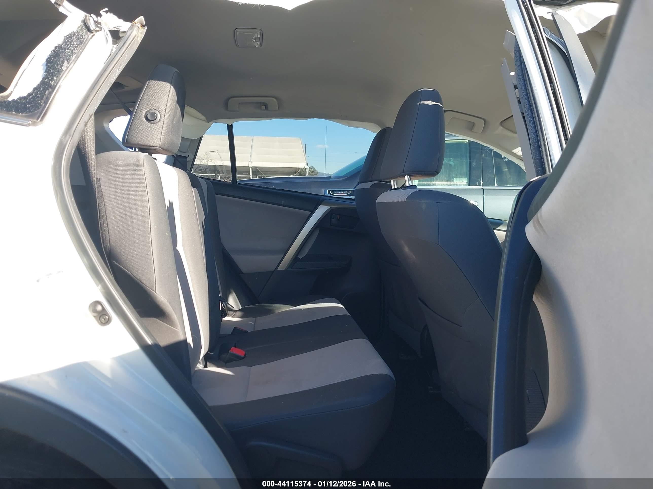 TOYOTA RAV4 image 8
