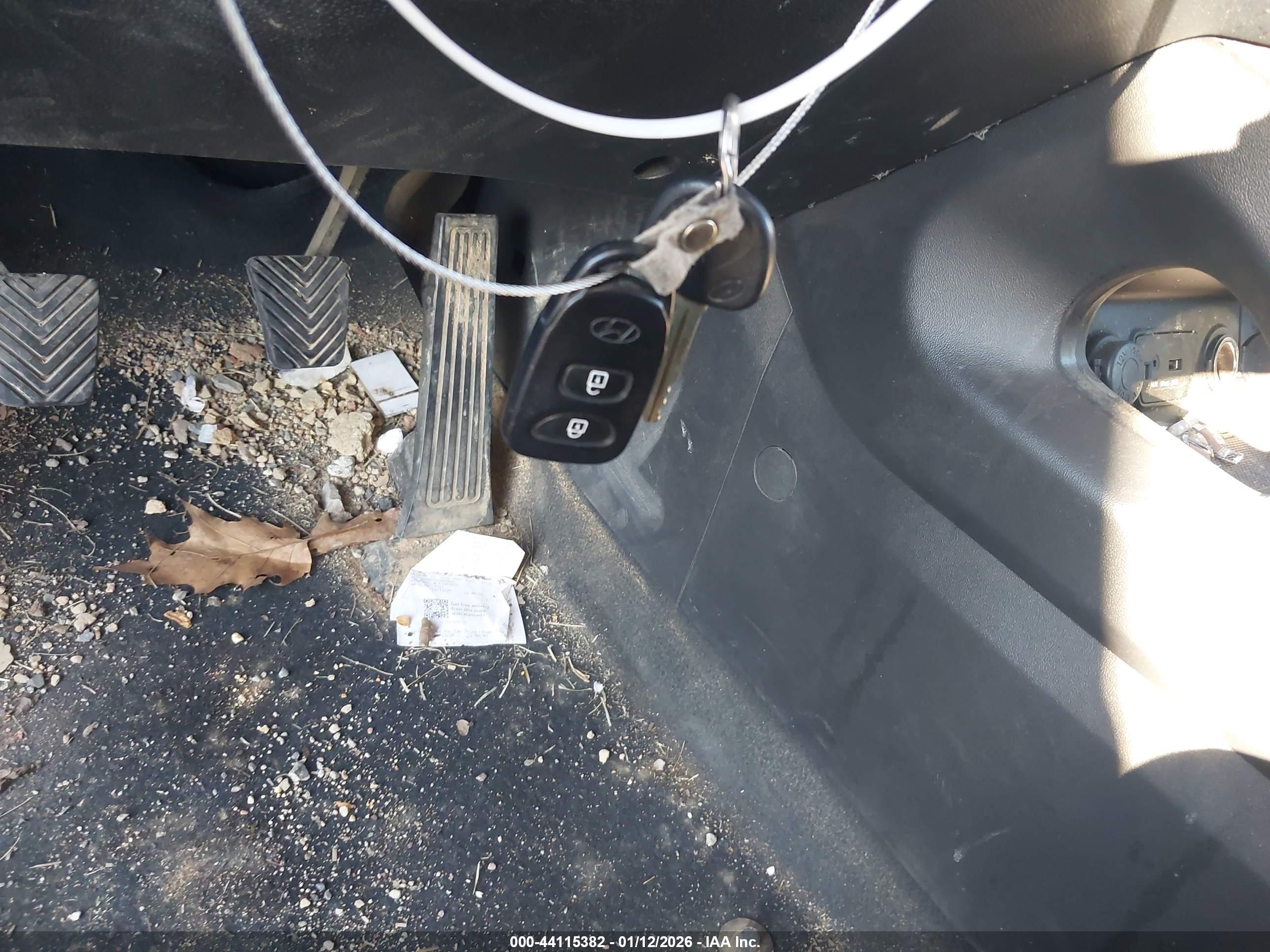 HYUNDAI TUCSON image 11
