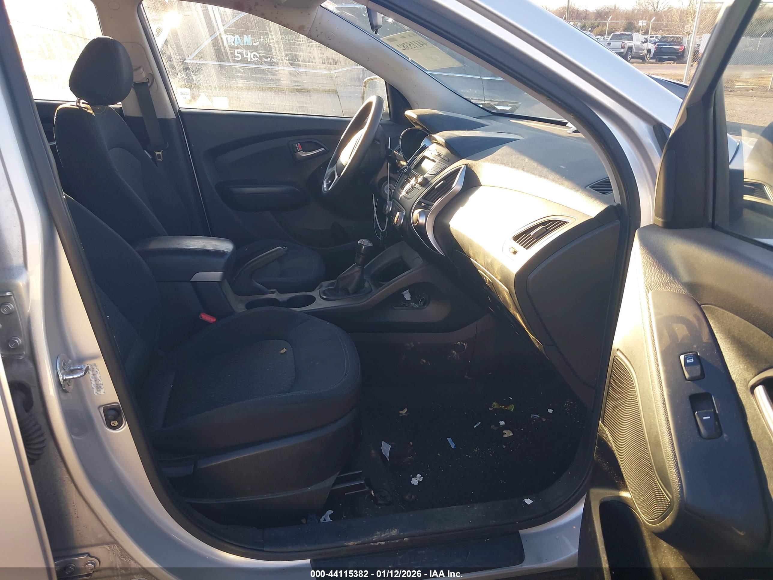 HYUNDAI TUCSON image 5