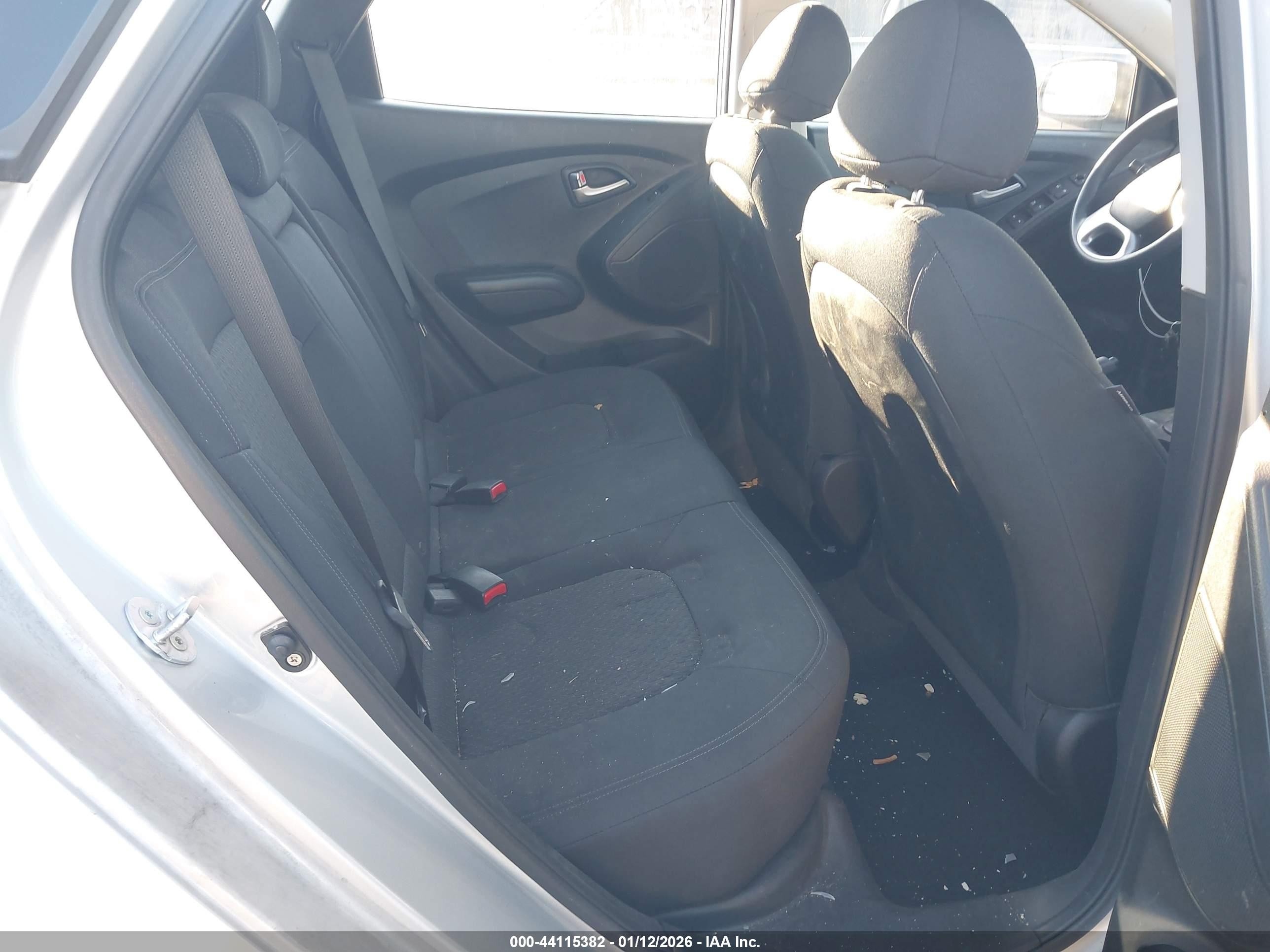 HYUNDAI TUCSON image 8