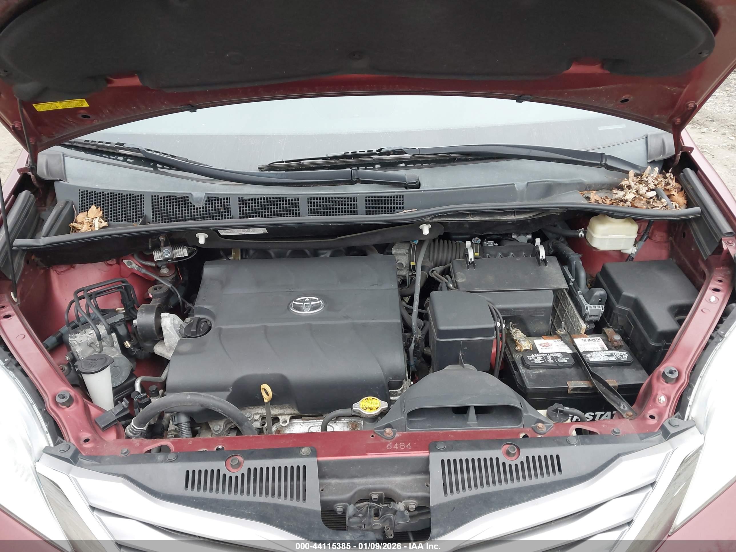 TOYOTA SIENNA image 10