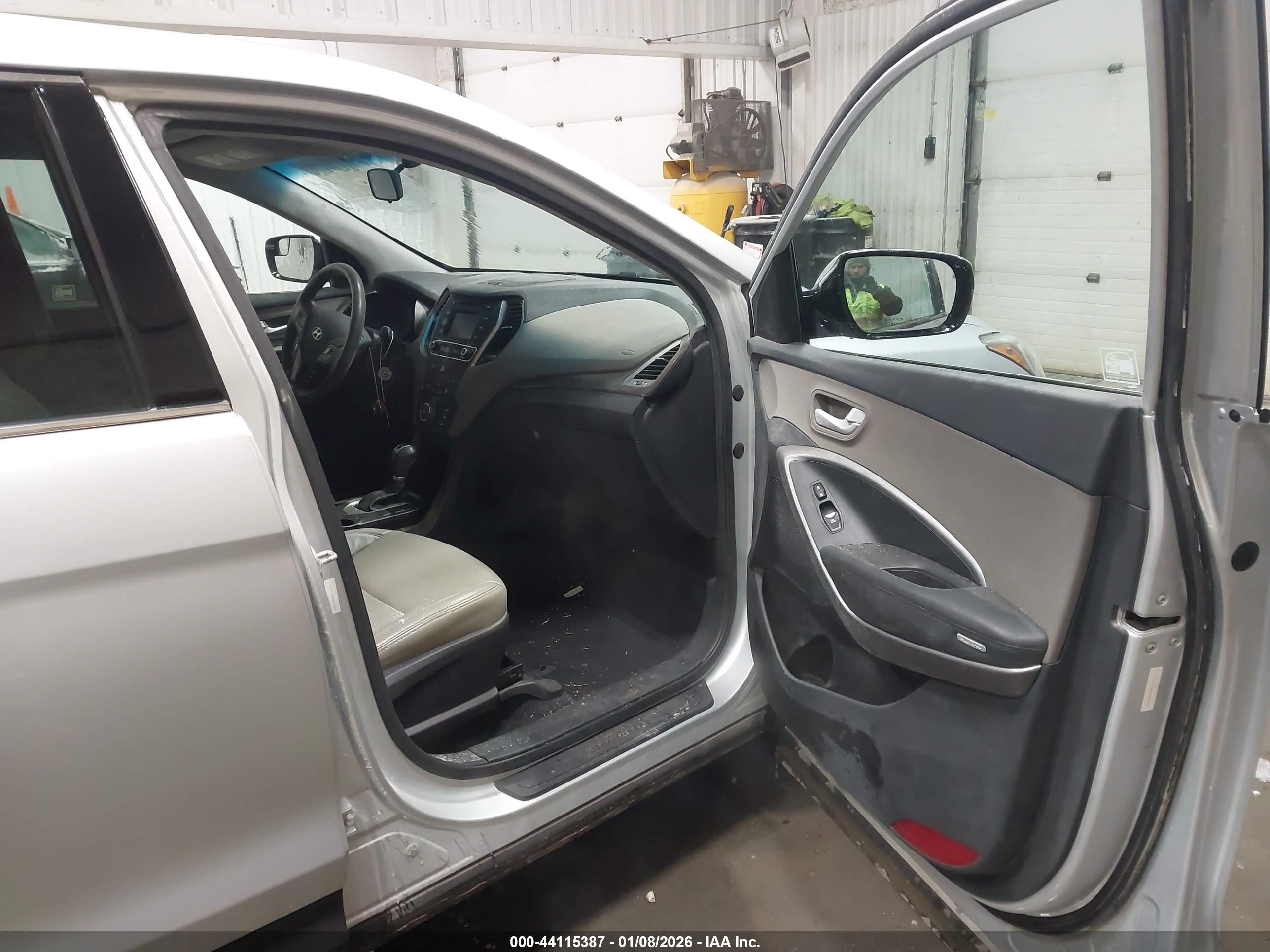 HYUNDAI SANTA image 5