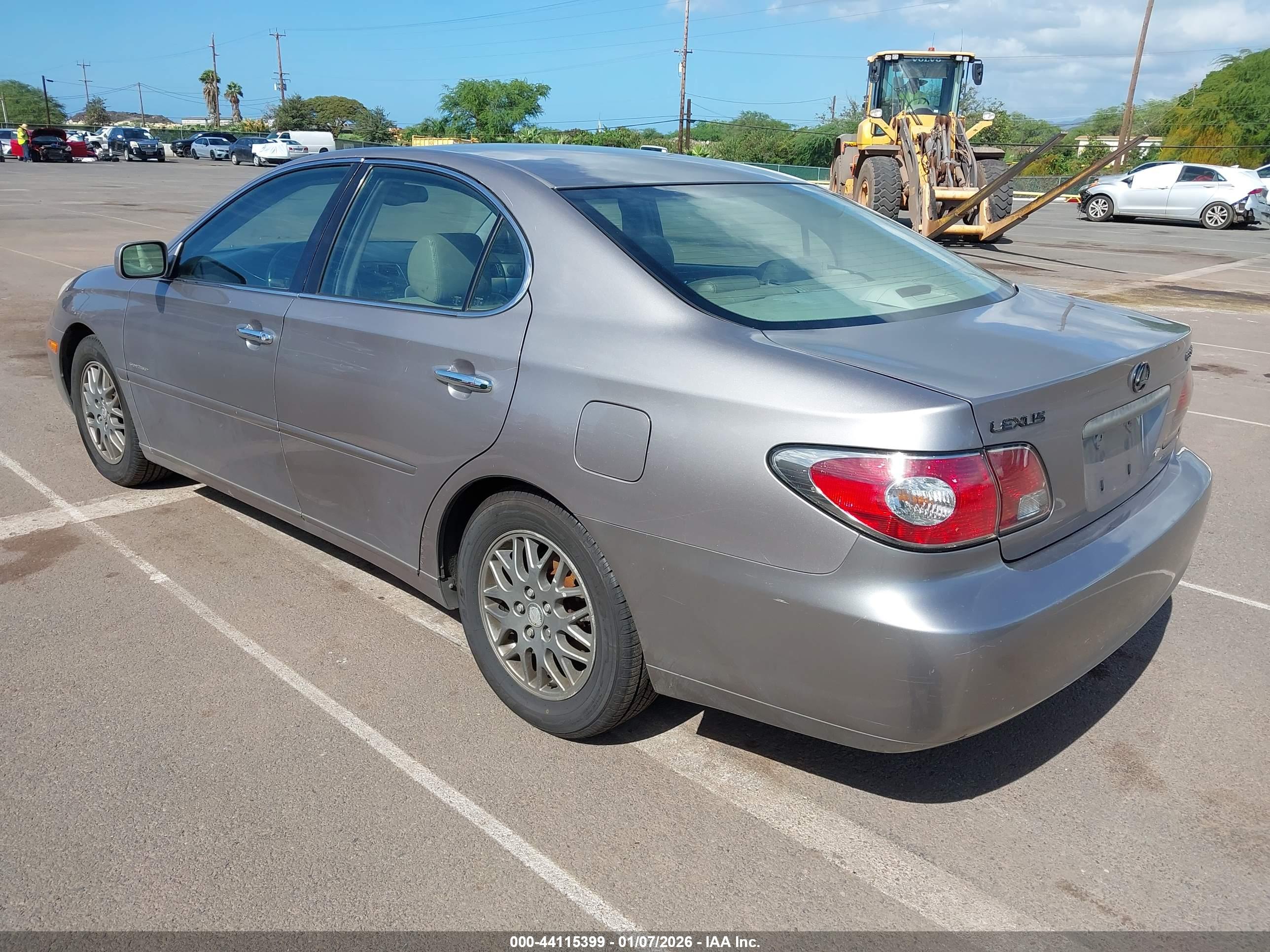 LEXUS ES image 3