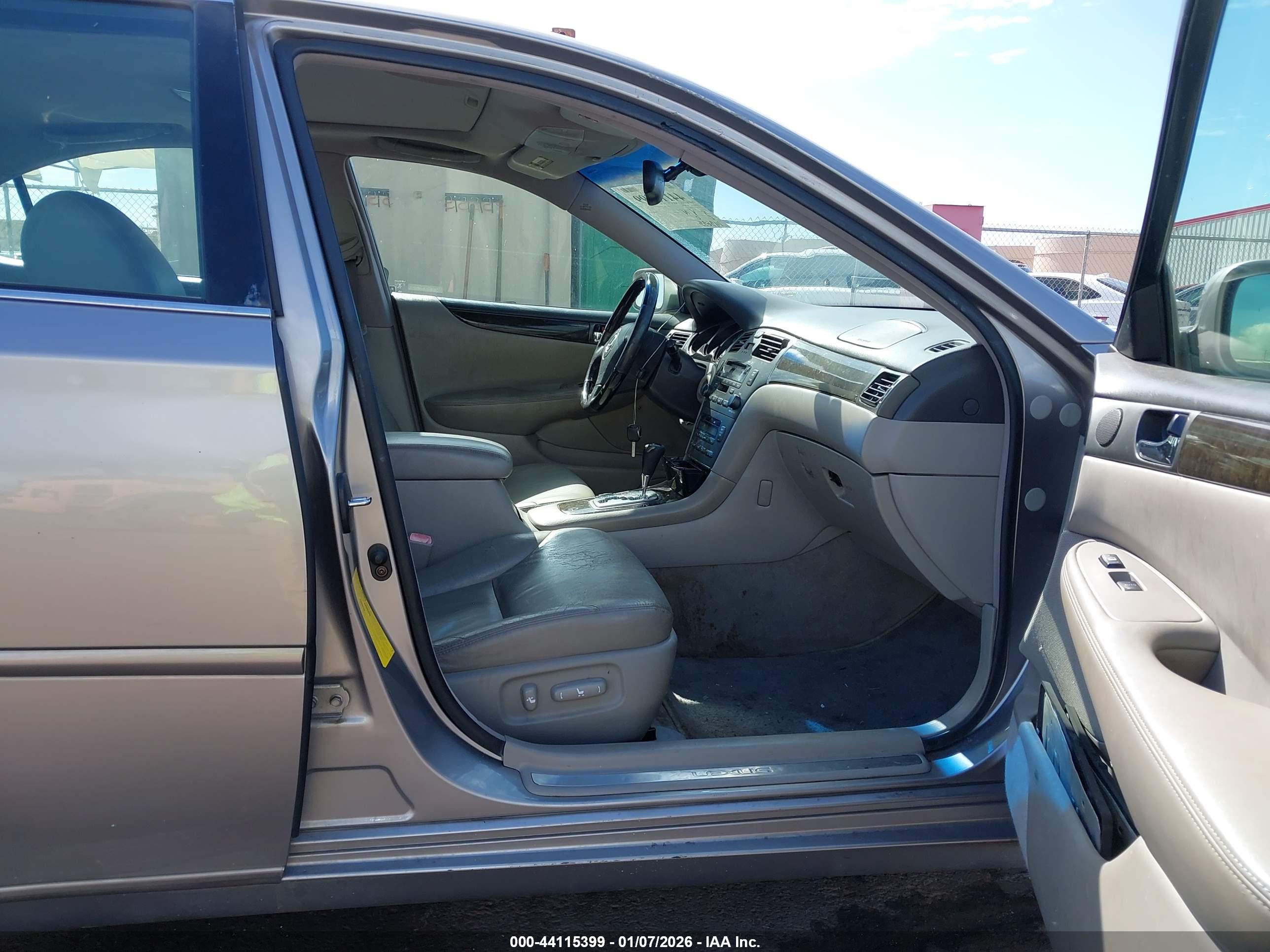 LEXUS ES image 5