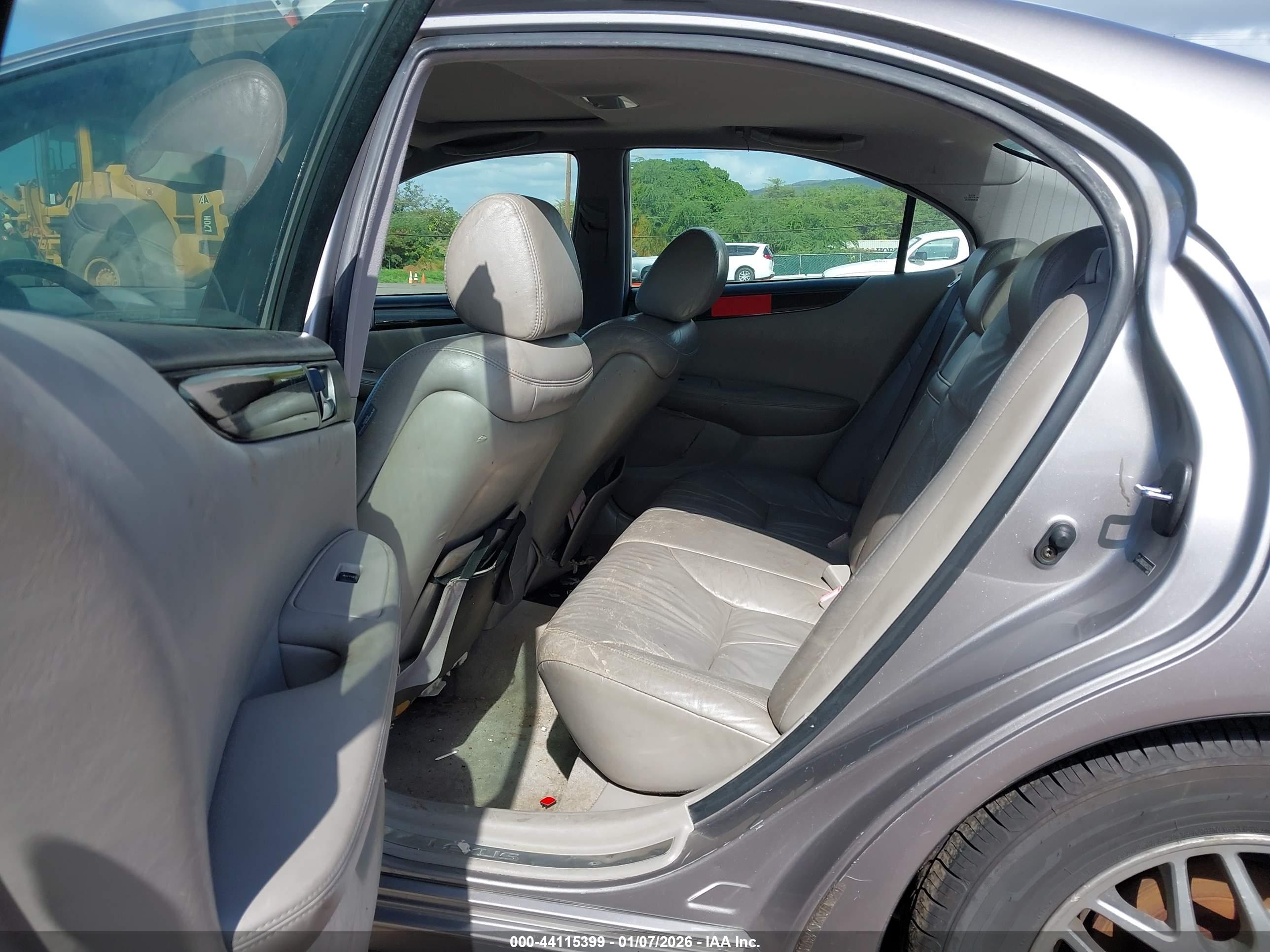 LEXUS ES image 8