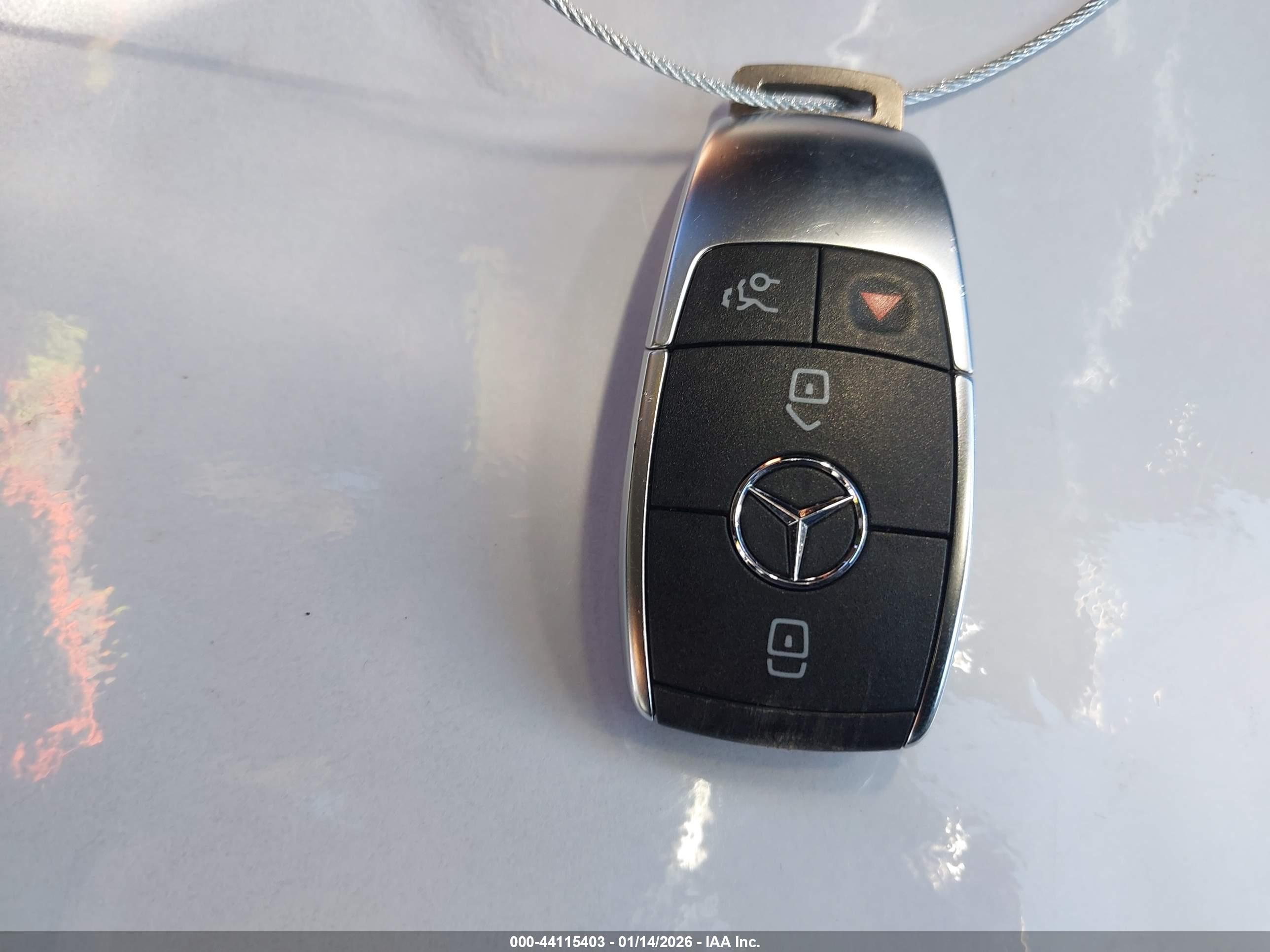 MERCEDES-BENZ GLA image 11