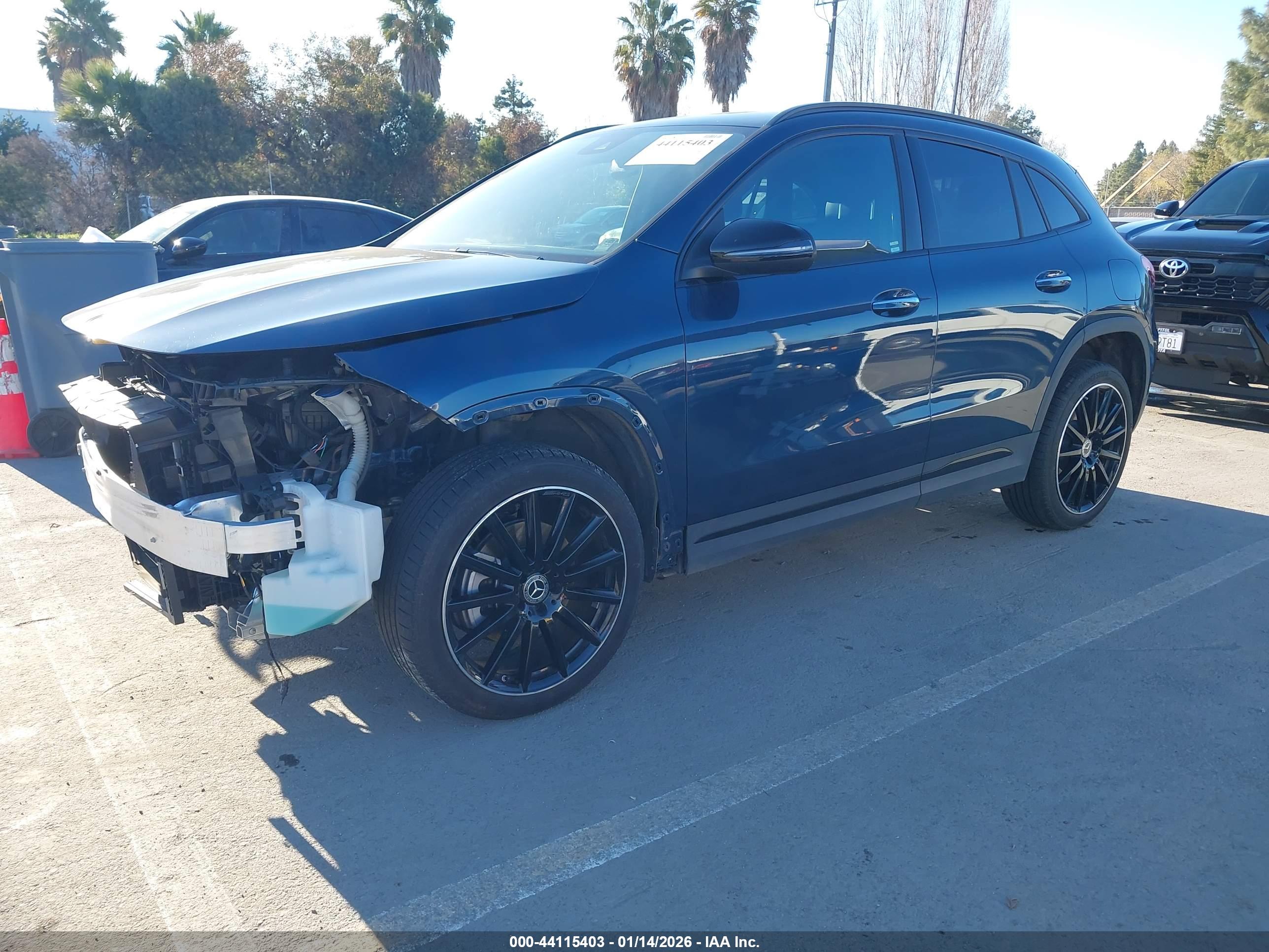 MERCEDES-BENZ GLA image 2