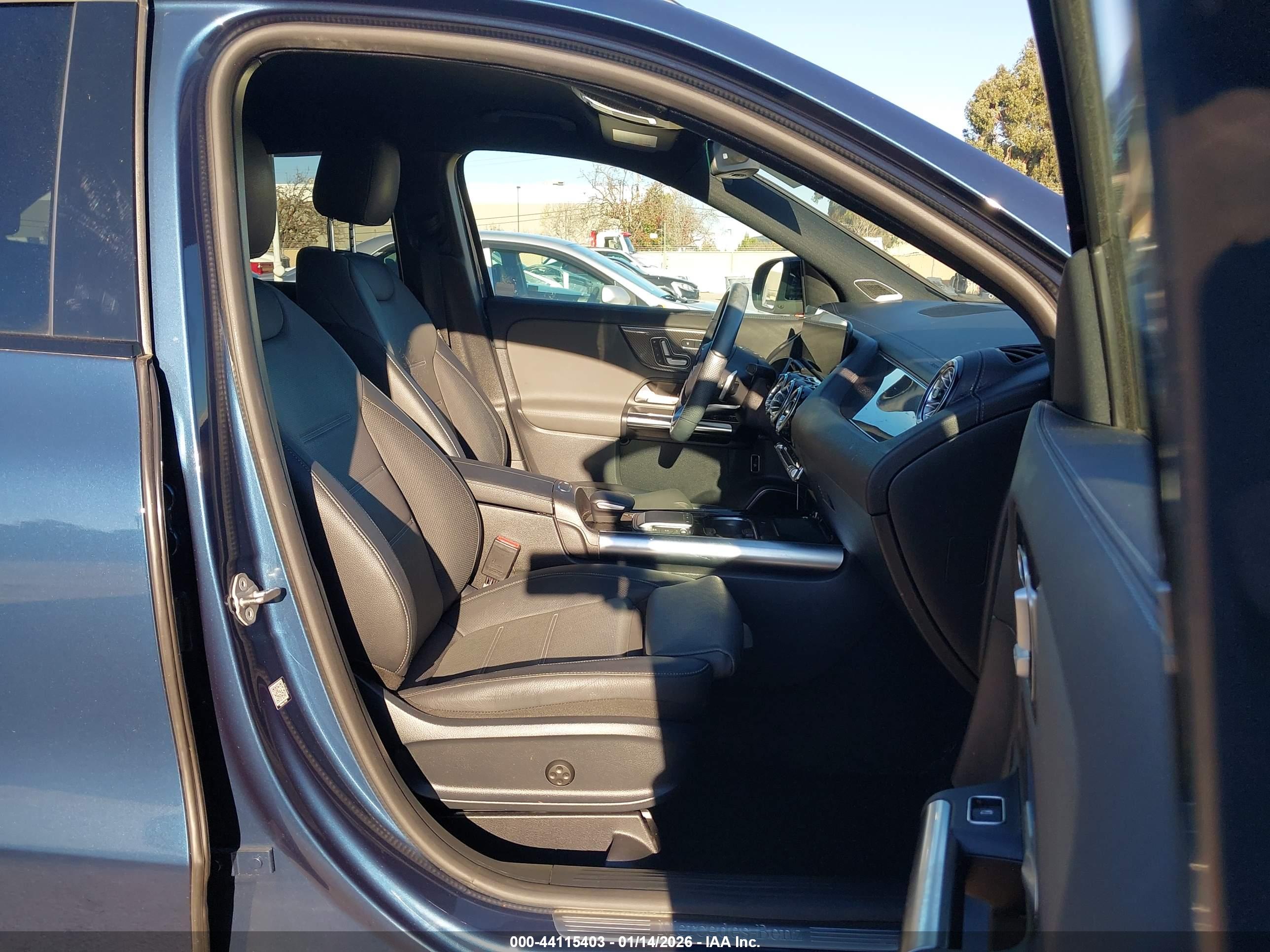 MERCEDES-BENZ GLA image 5