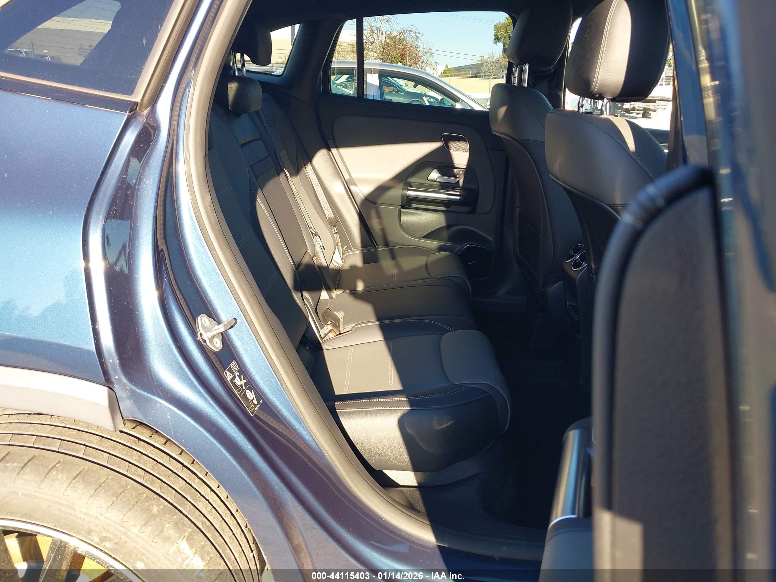MERCEDES-BENZ GLA image 8
