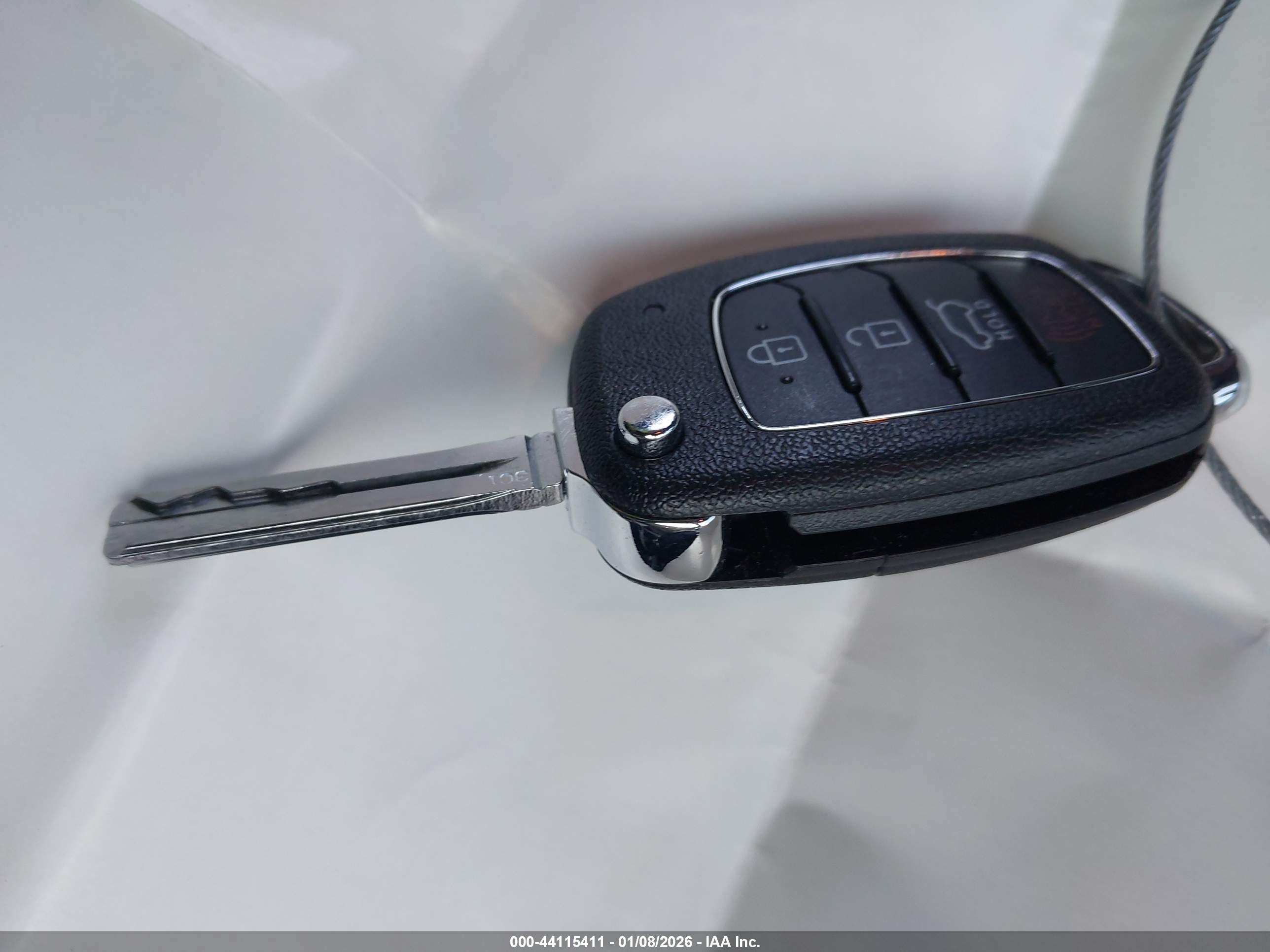 HYUNDAI TUCSON image 11