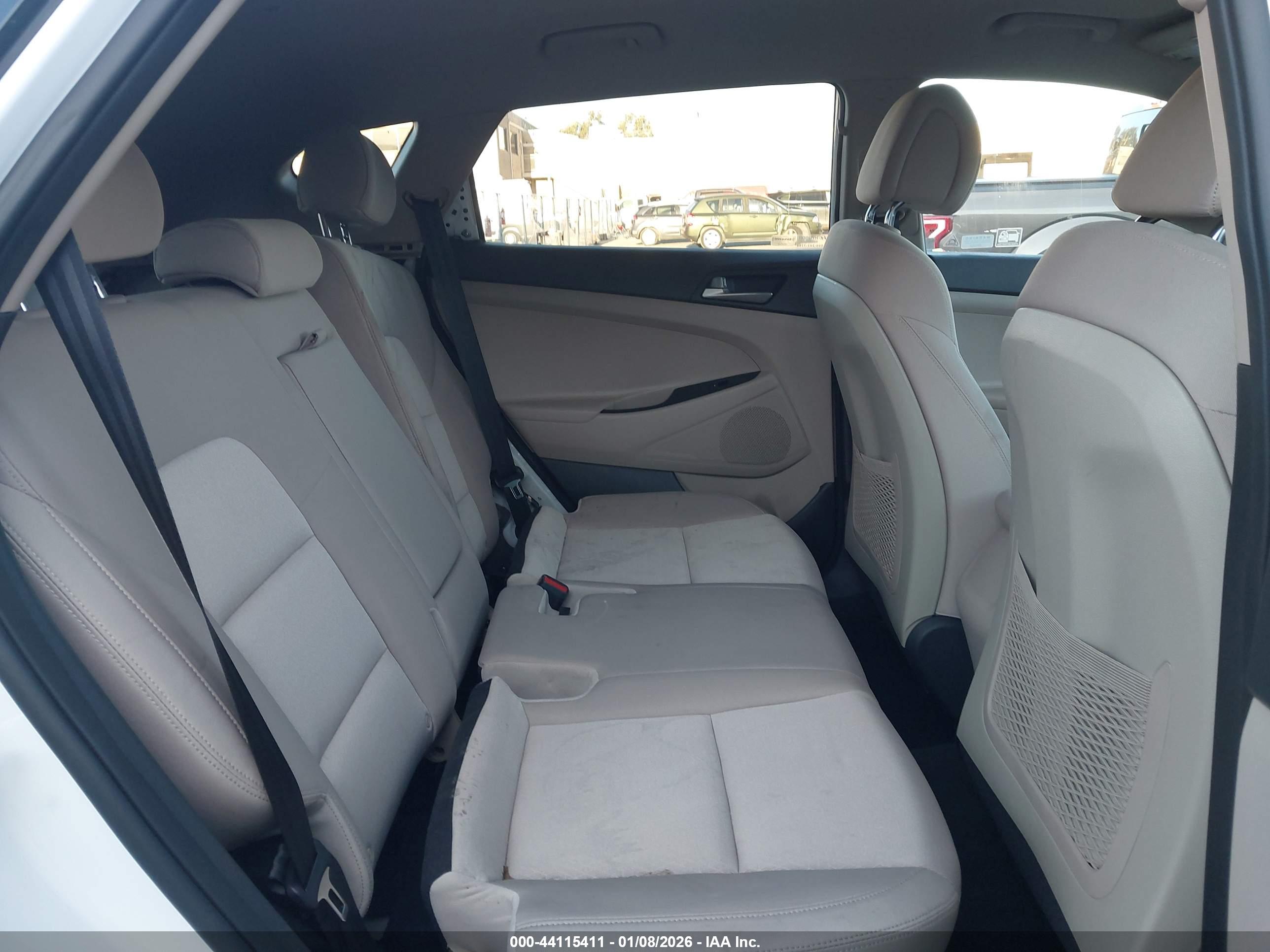 HYUNDAI TUCSON image 8