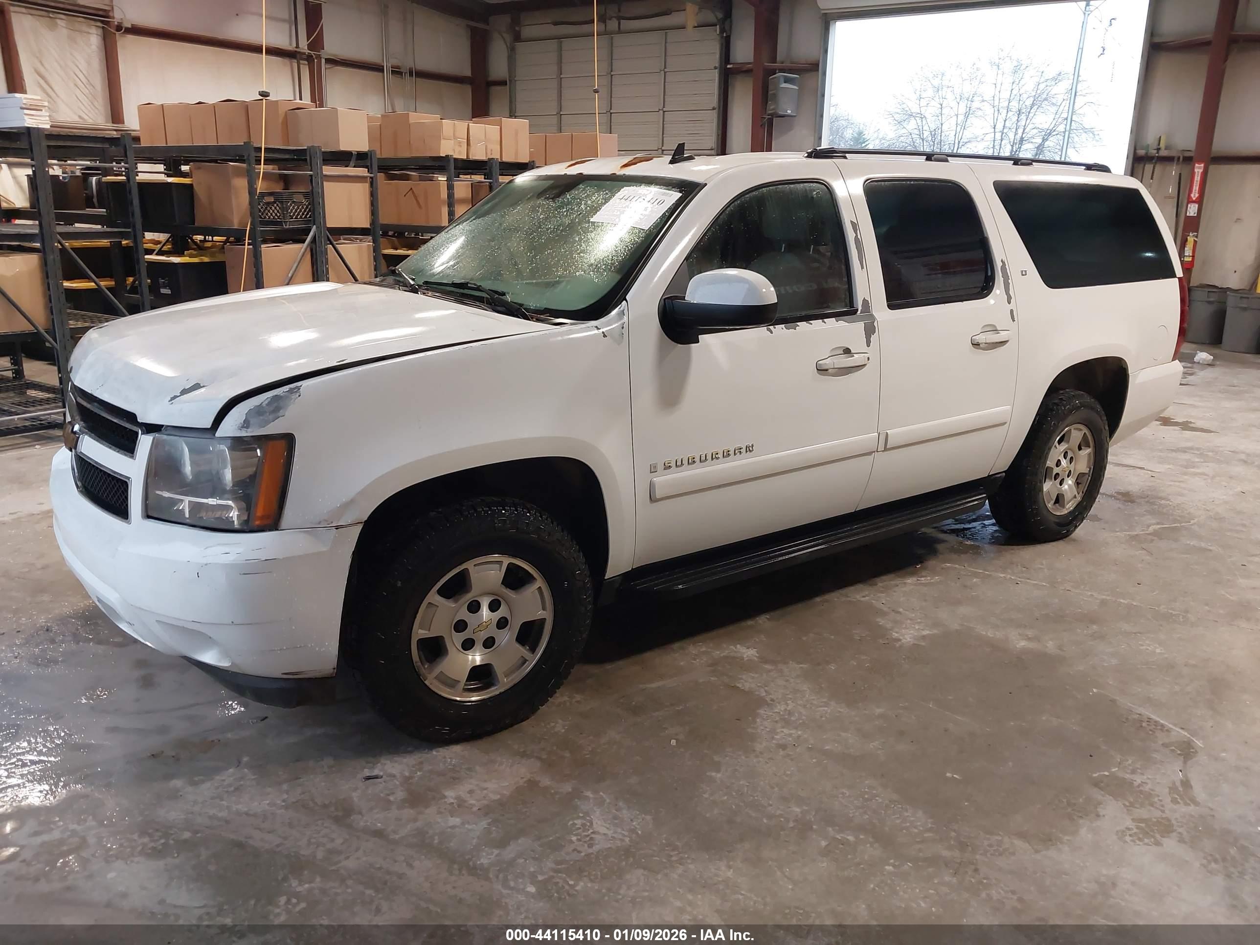 CHEVROLET SUBURBAN image 2