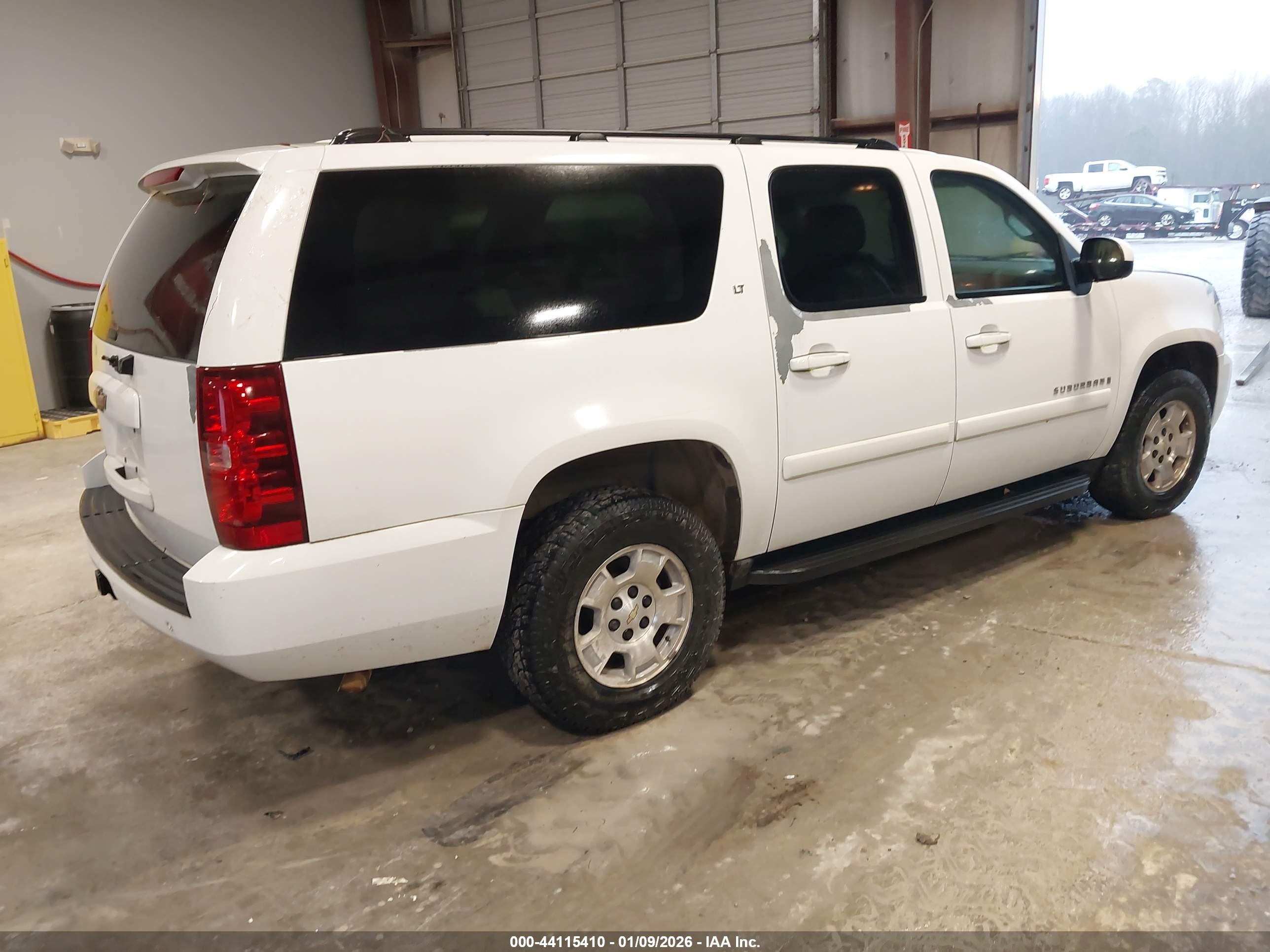 CHEVROLET SUBURBAN image 4