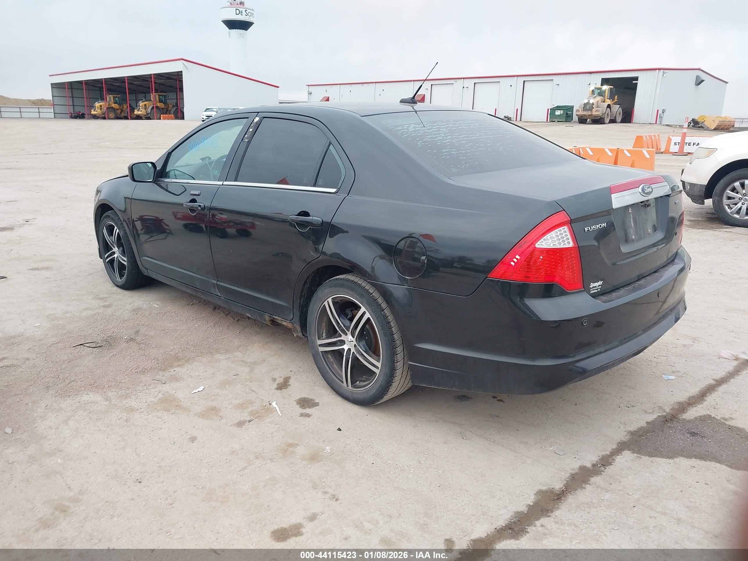 FORD FUSION image 3