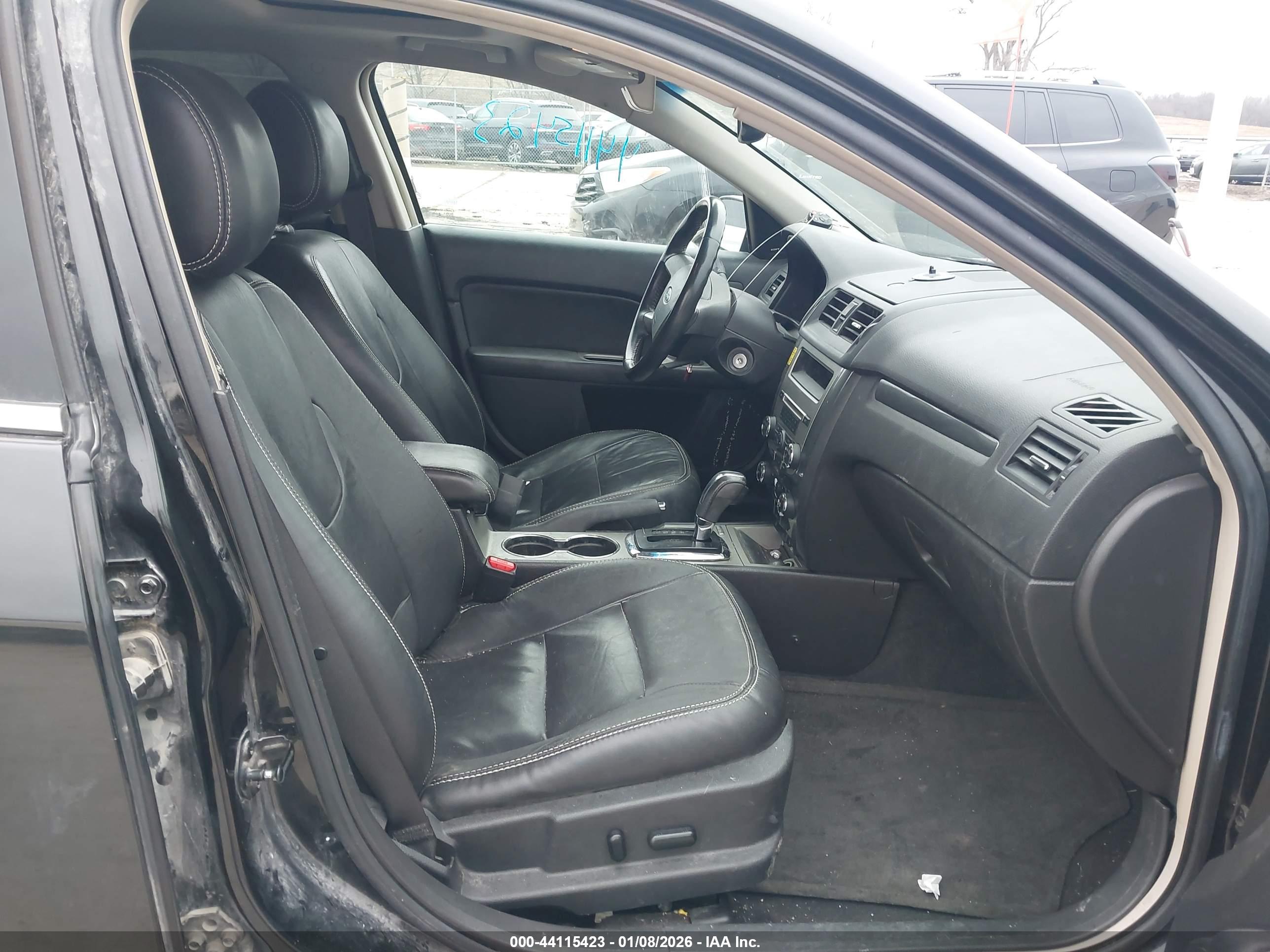 FORD FUSION image 5