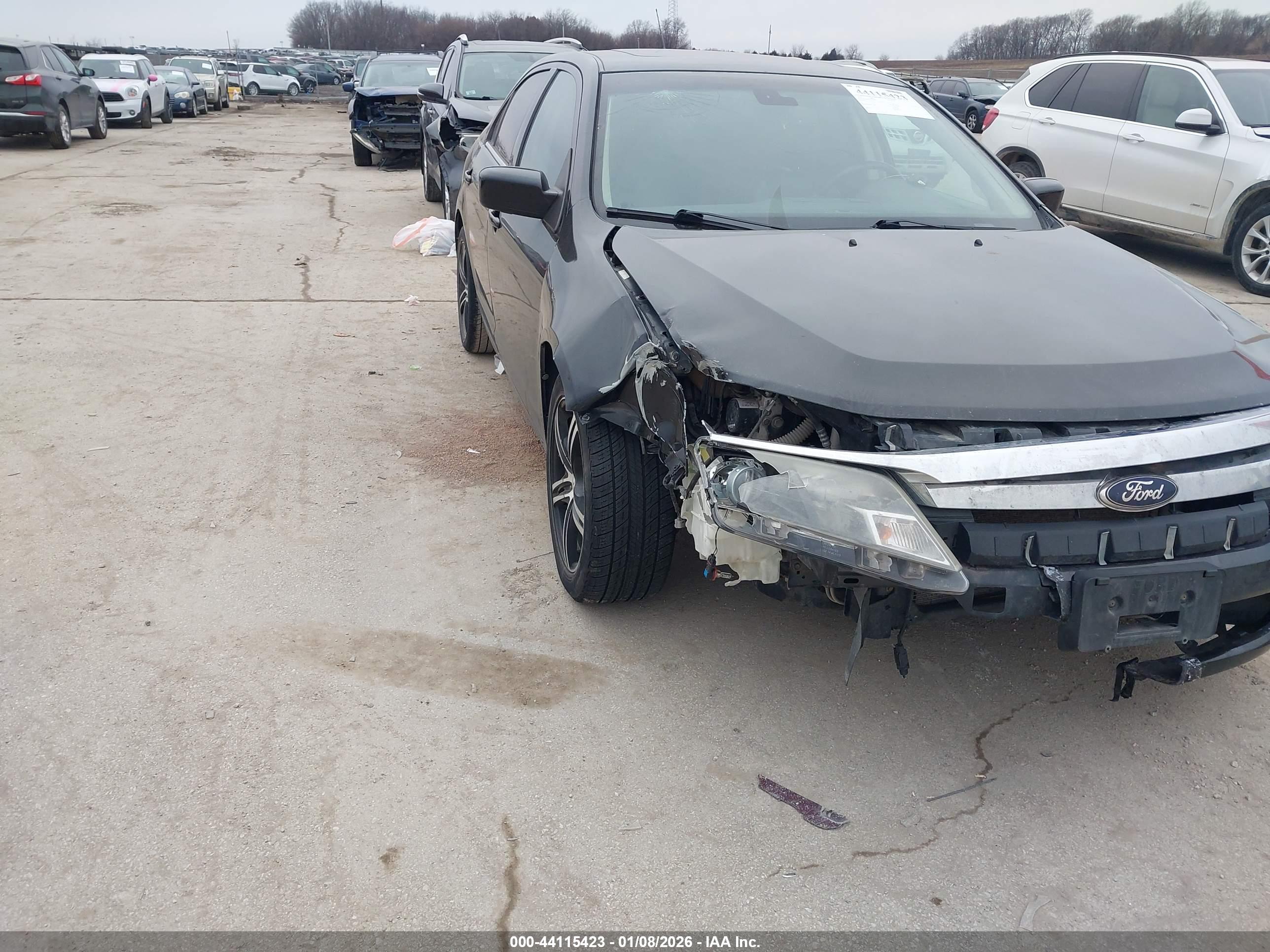 FORD FUSION image 6