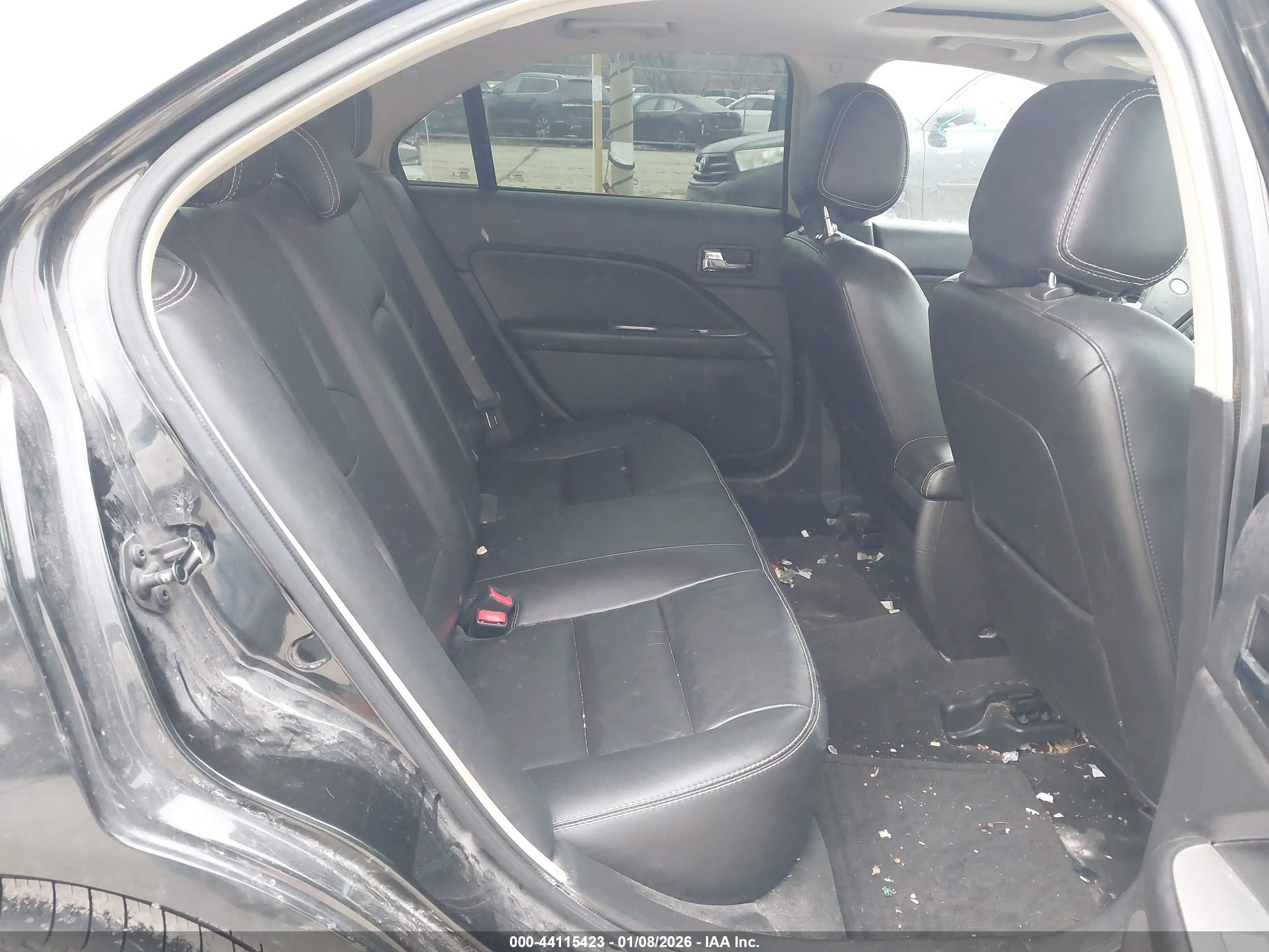 FORD FUSION image 8