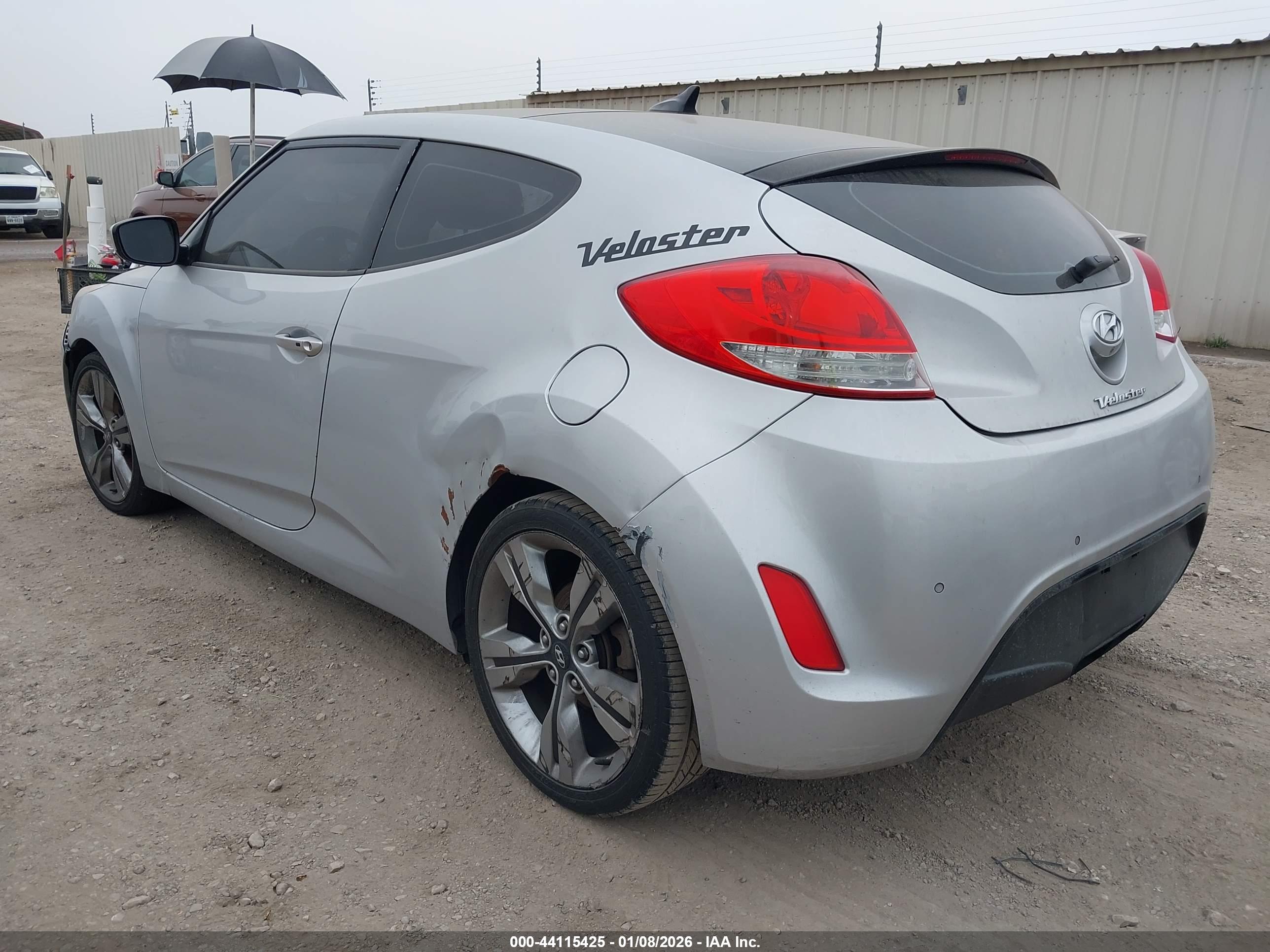 HYUNDAI VELOSTER image 3