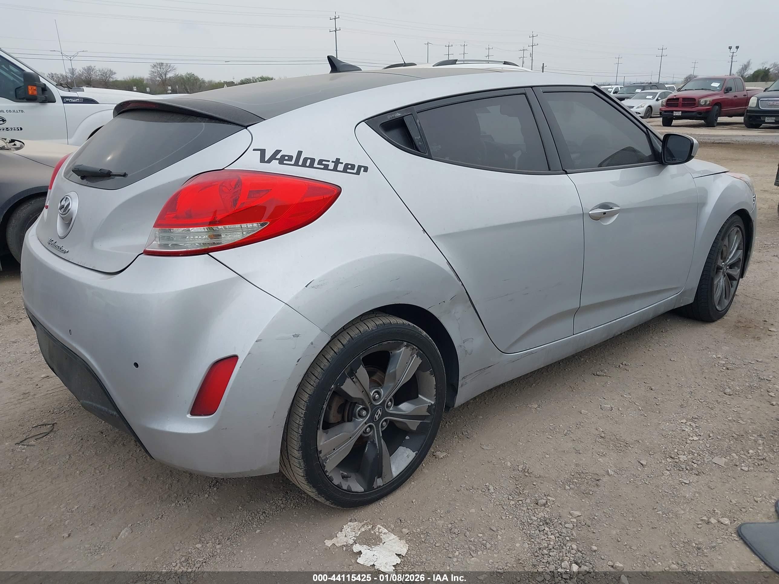HYUNDAI VELOSTER image 4